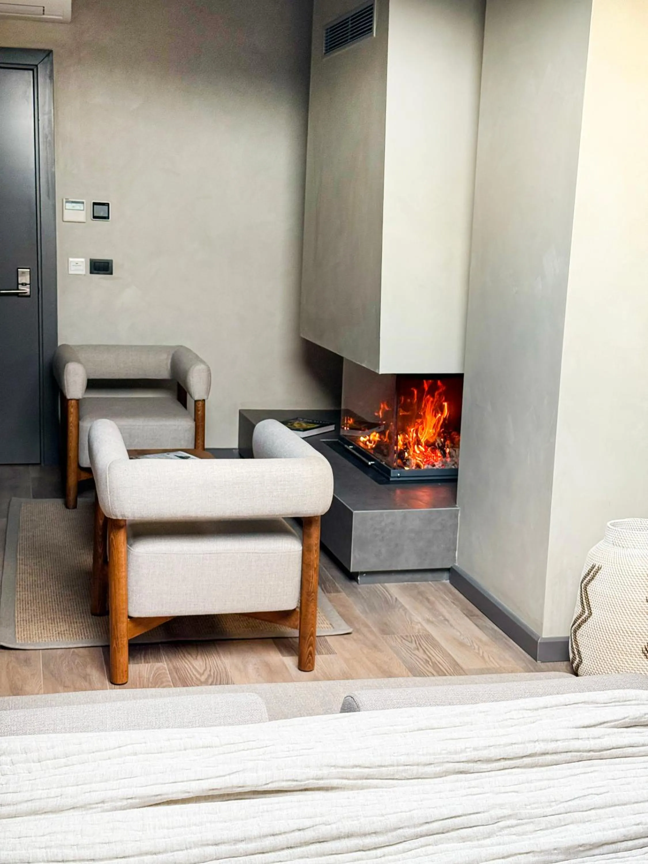 Seating area in Lecole Hotel By Cityloft