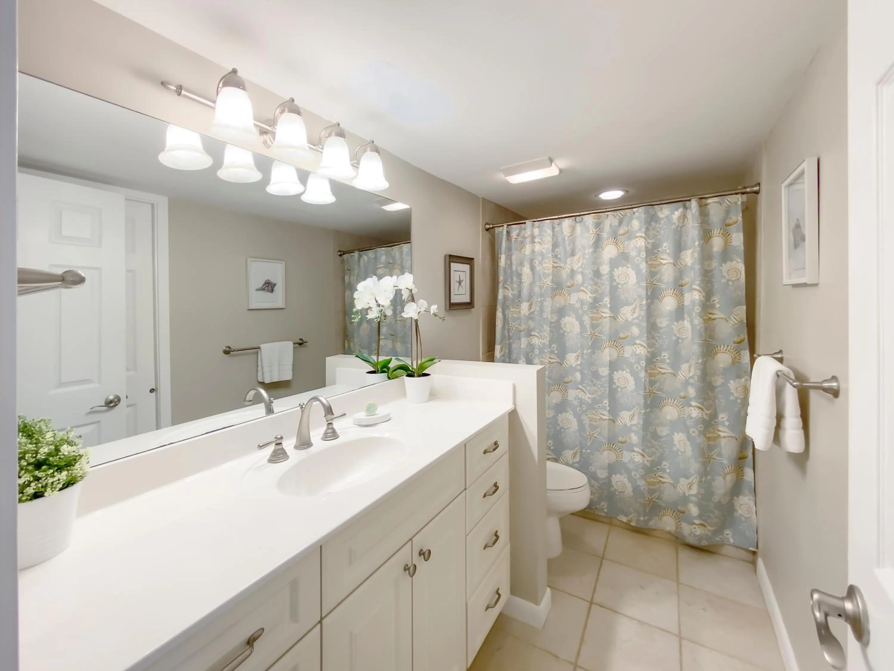 Photo of the whole room in 2278 Heritage Villas at The Sea Pines Resort