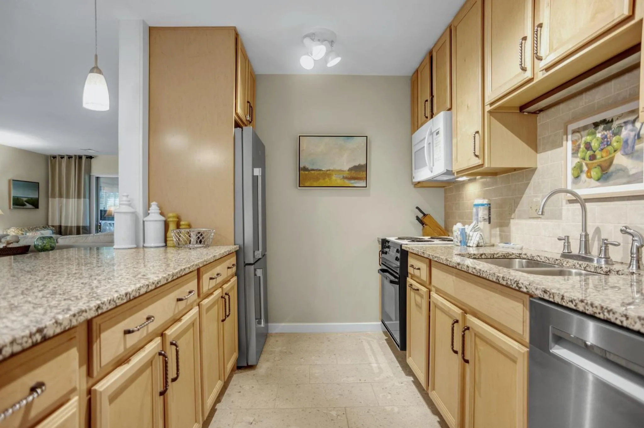 Kitchen or kitchenette in 310A Beach Lagoon at The Sea Pines Resort