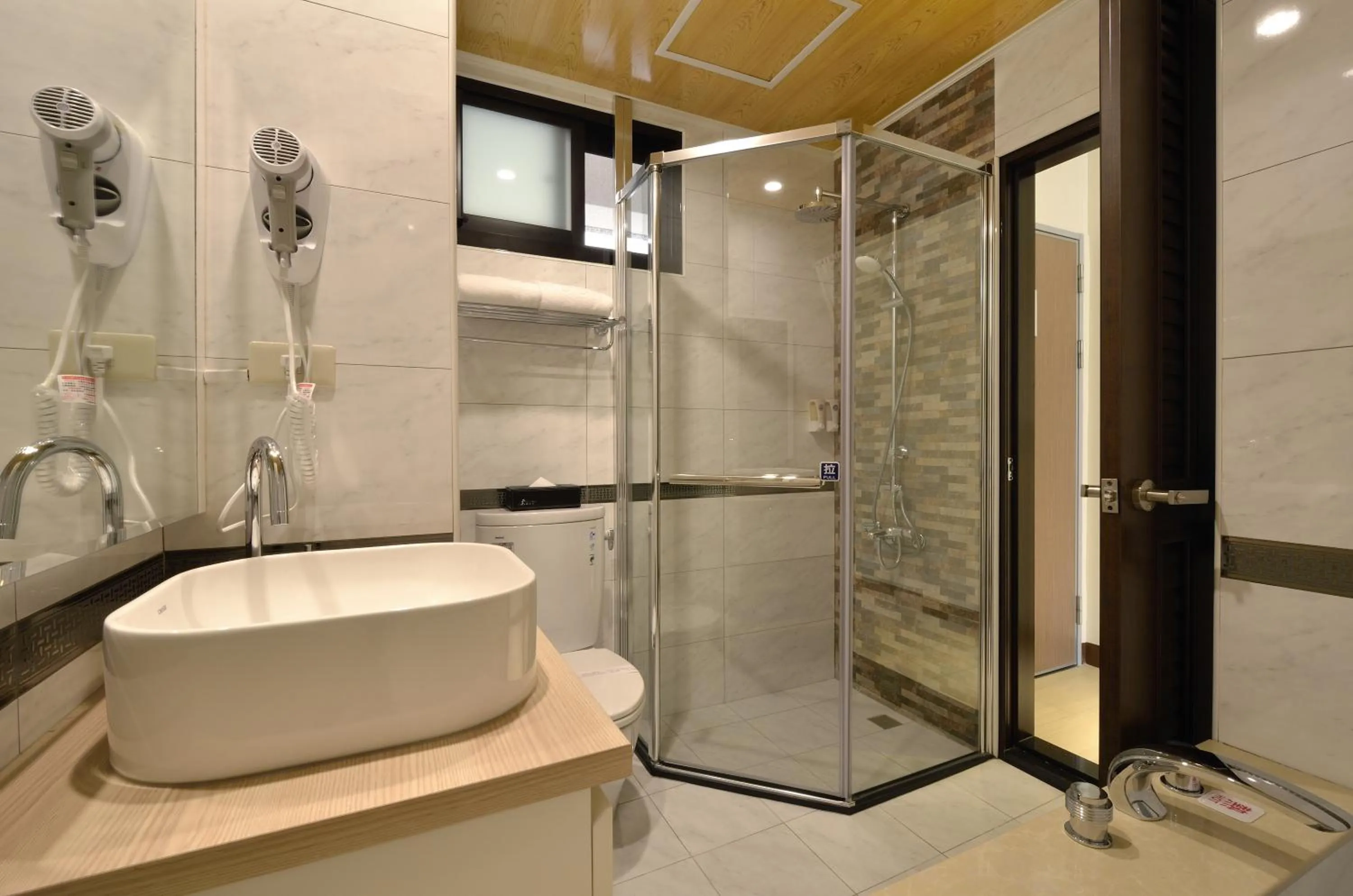 Shower in Zhaody Hotel