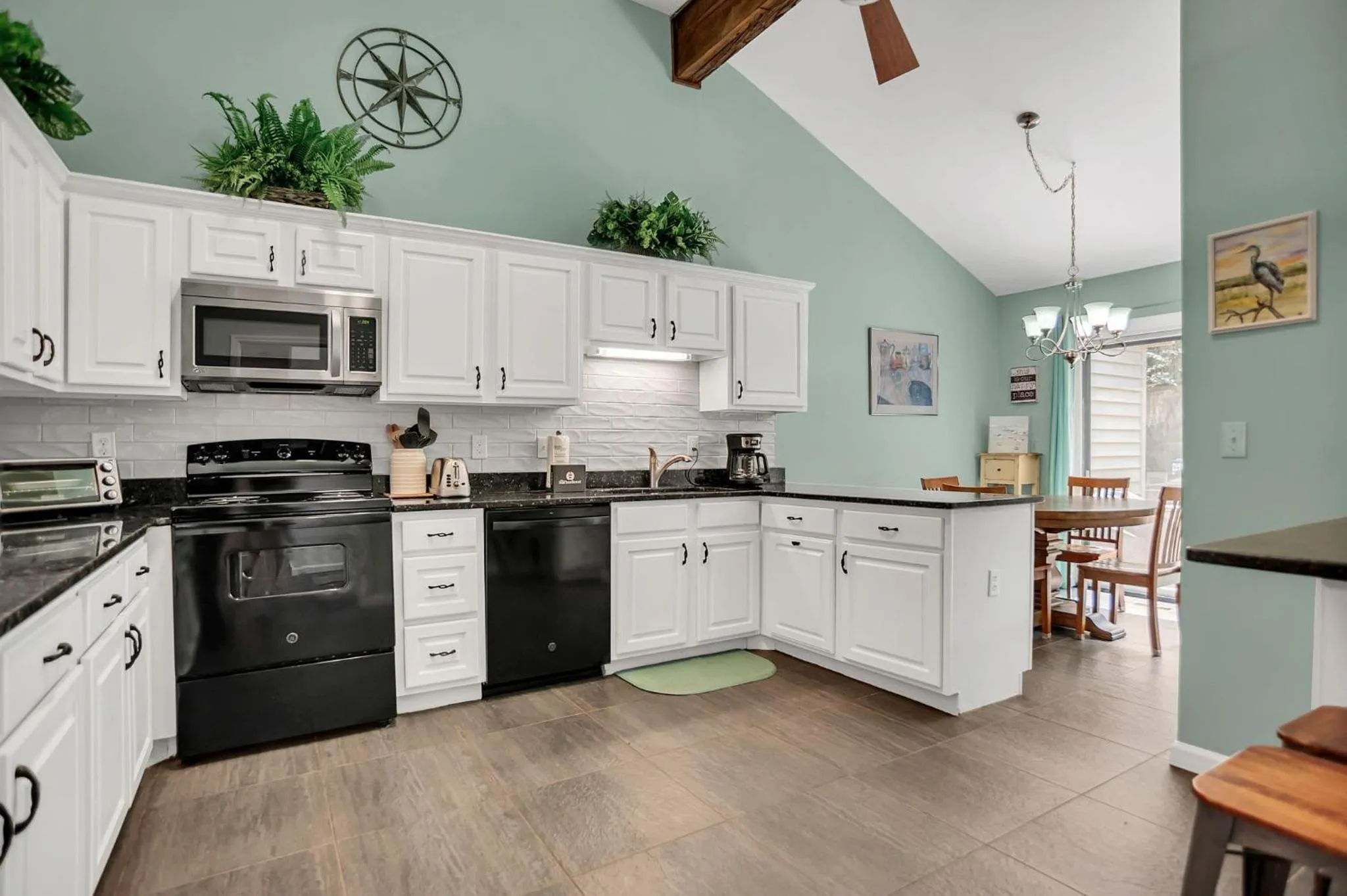 Kitchen or kitchenette in 2629 Calibogue Club at The Sea Pines Resort