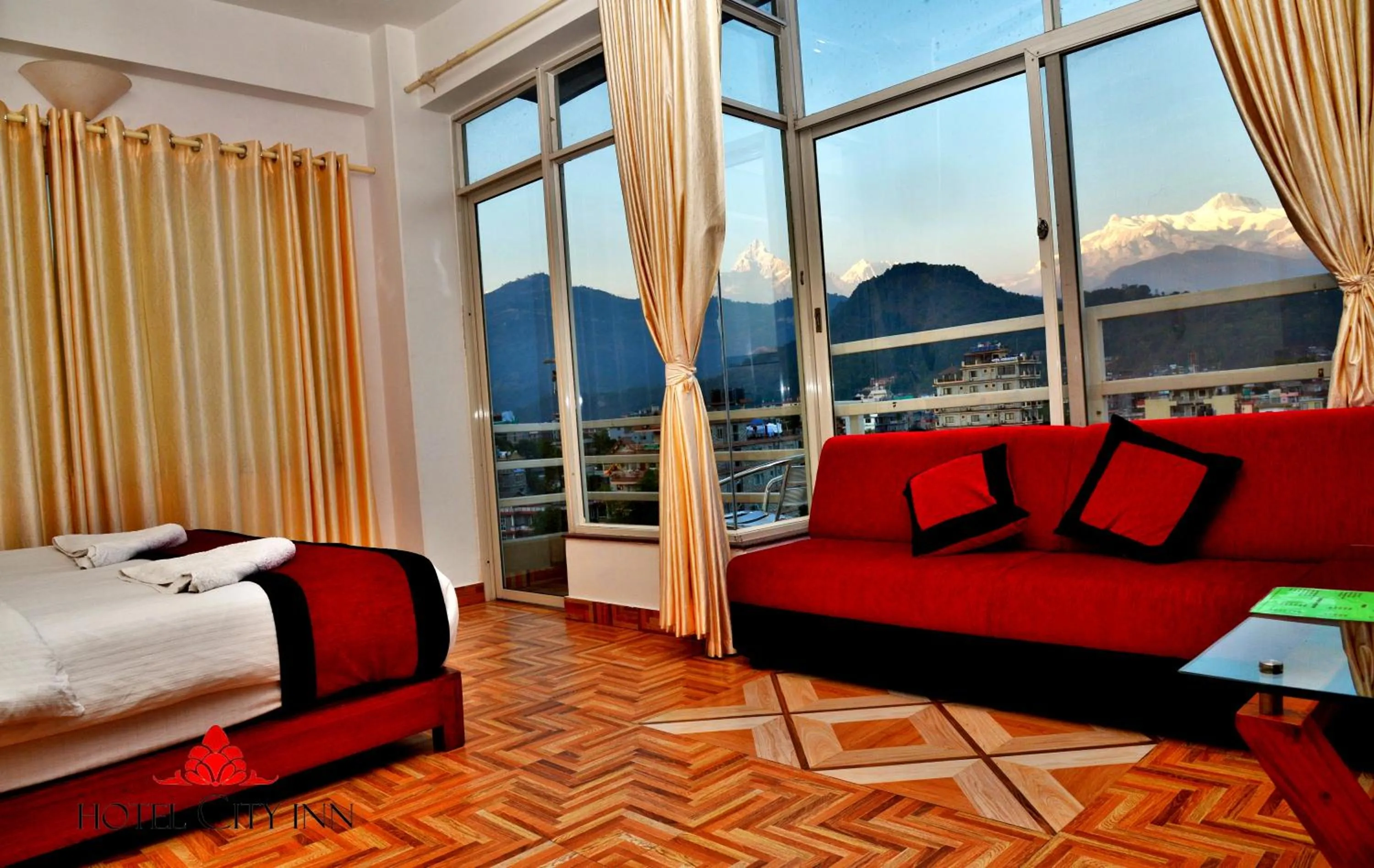 Mountain view, Bed in Hotel City Inn - Mountain View