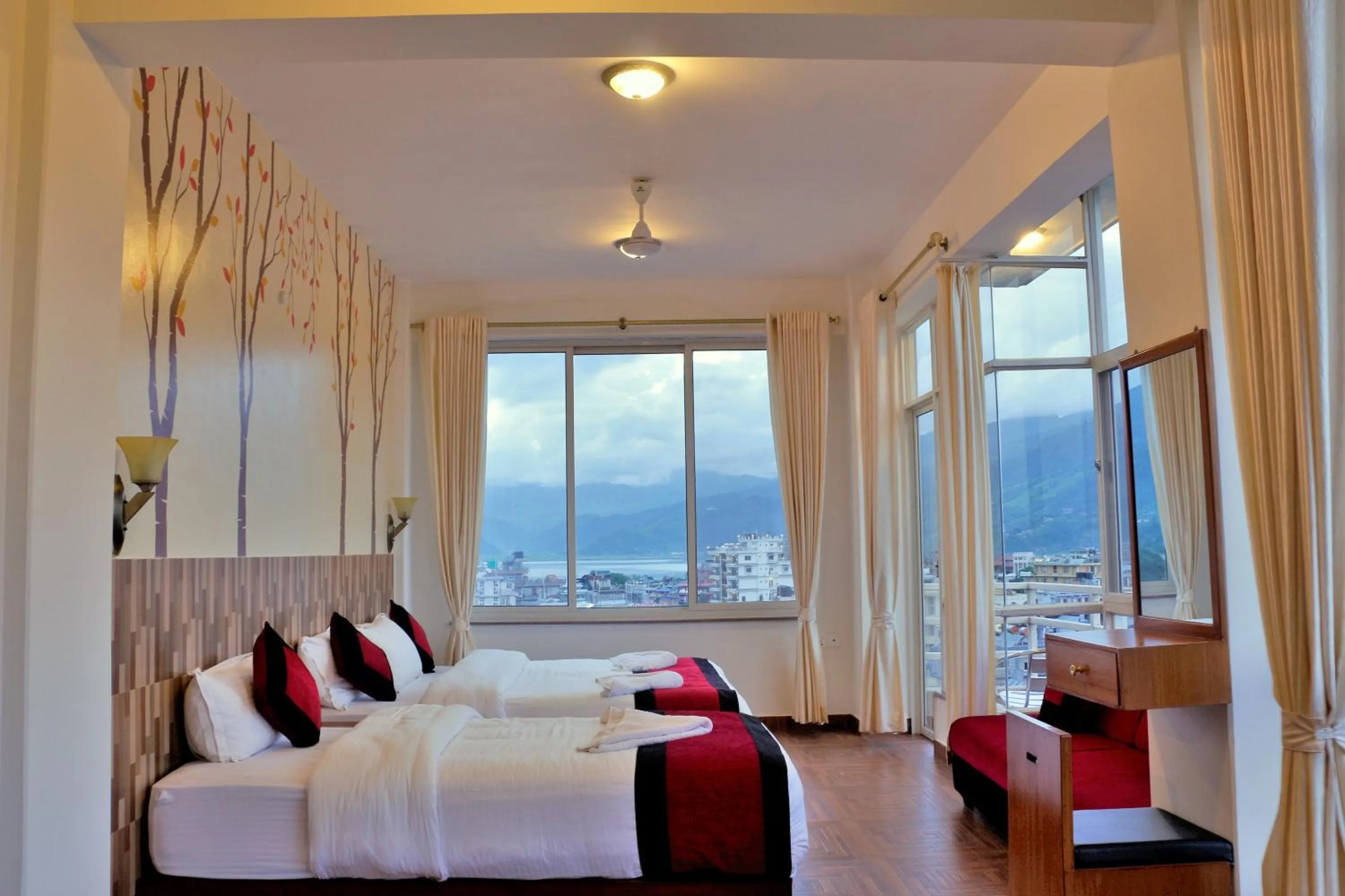 View (from property/room), Bed in Hotel City Inn - Mountain View