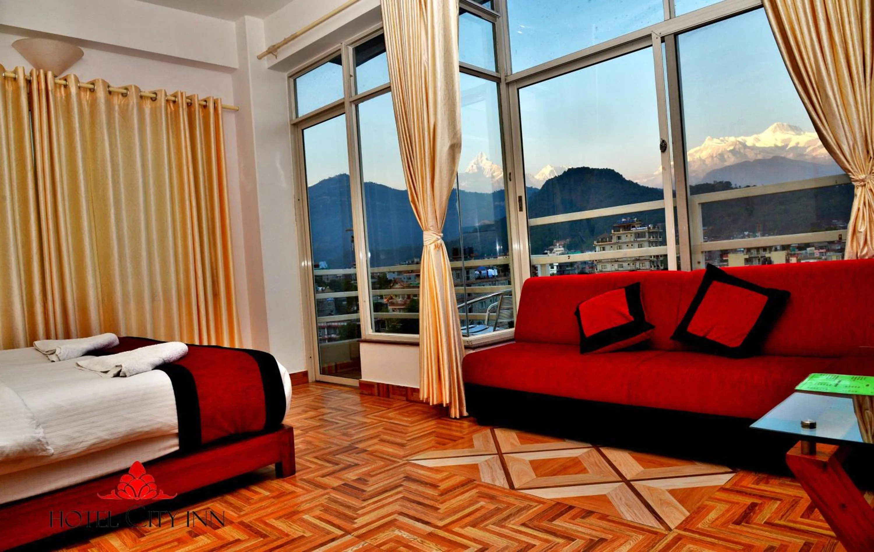 Photo of the whole room, Bed in Hotel City Inn - Mountain View