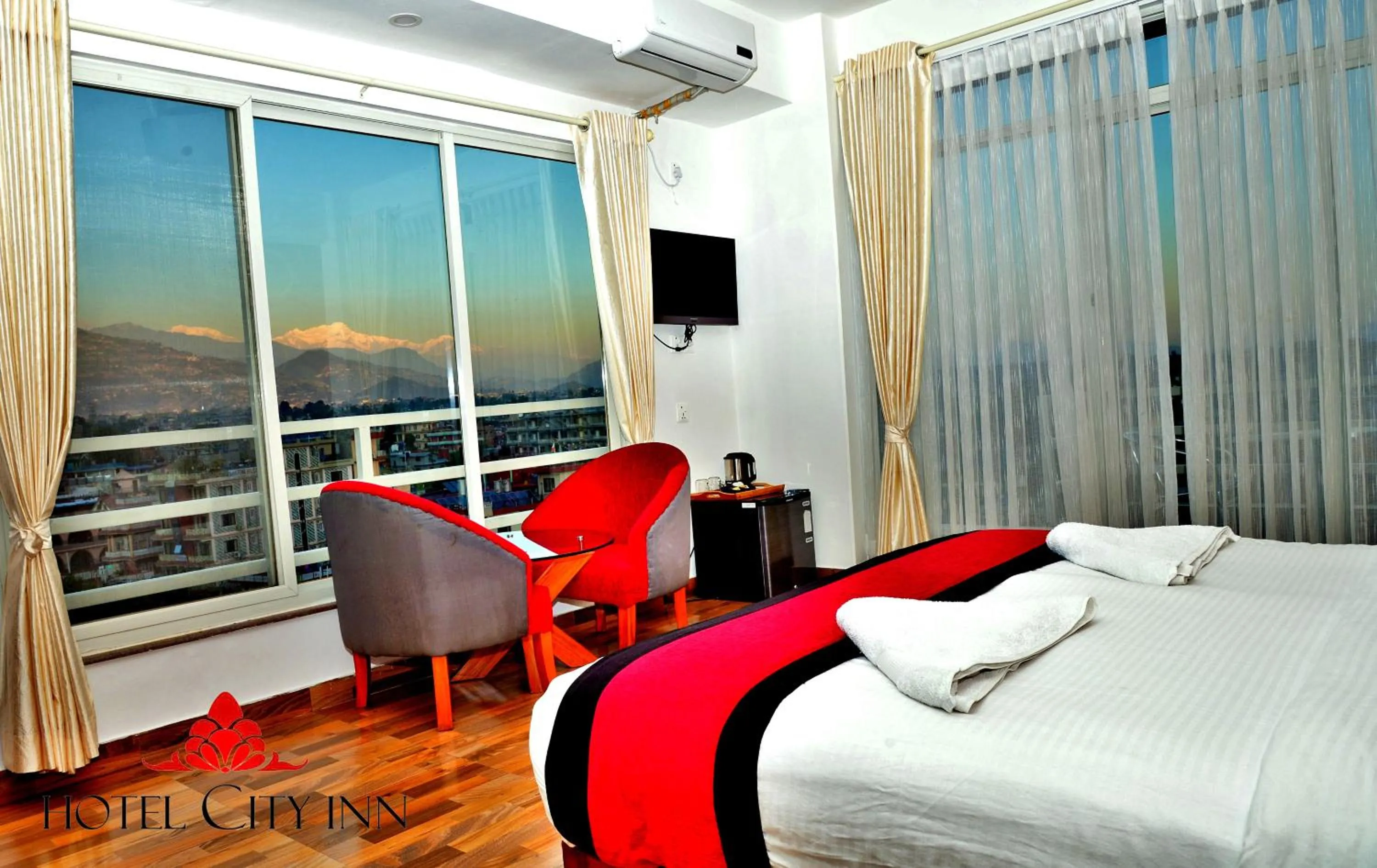 Photo of the whole room, Bed in Hotel City Inn - Mountain View