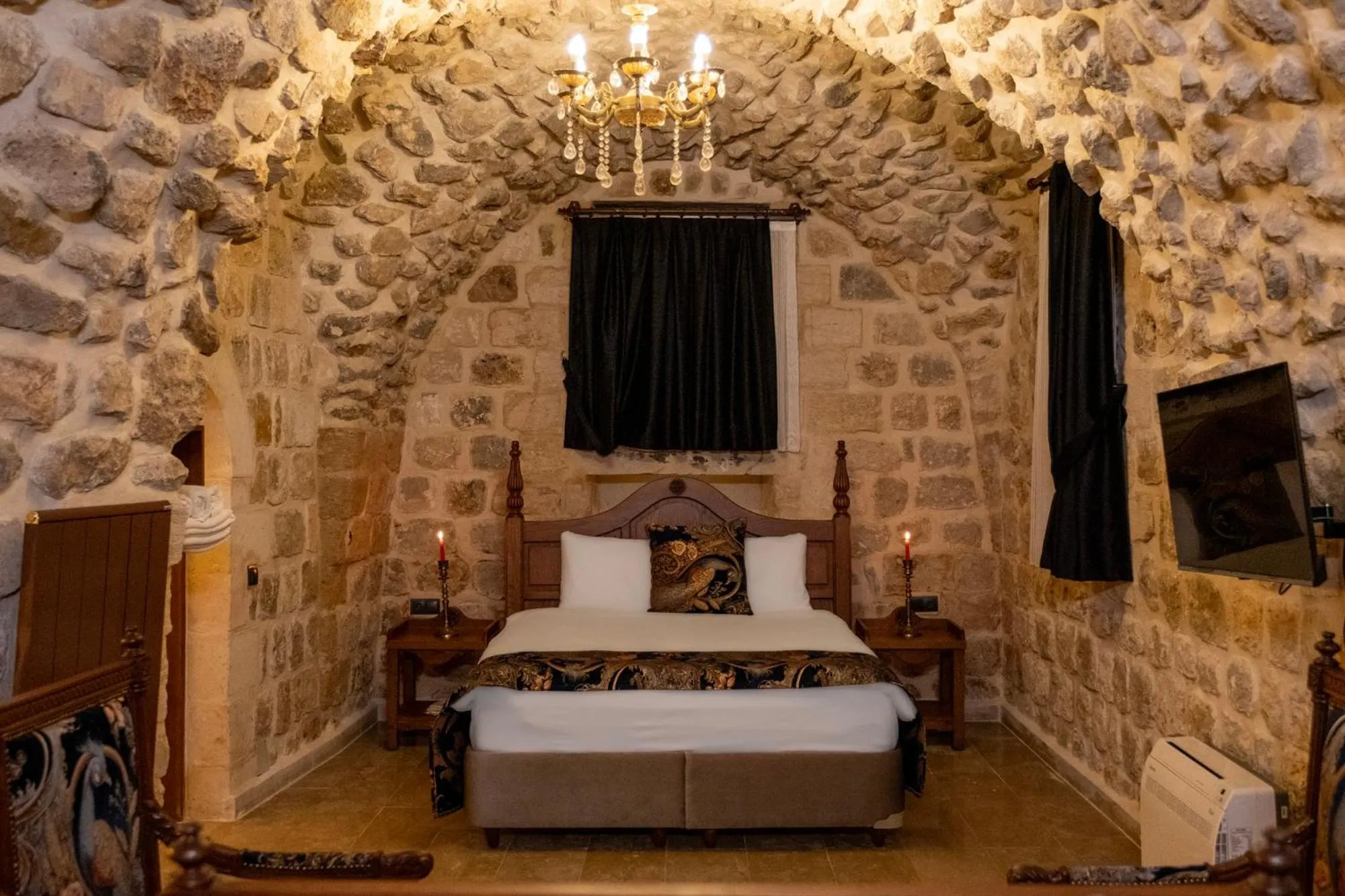 Bed in Kasr-i Divan Hotel