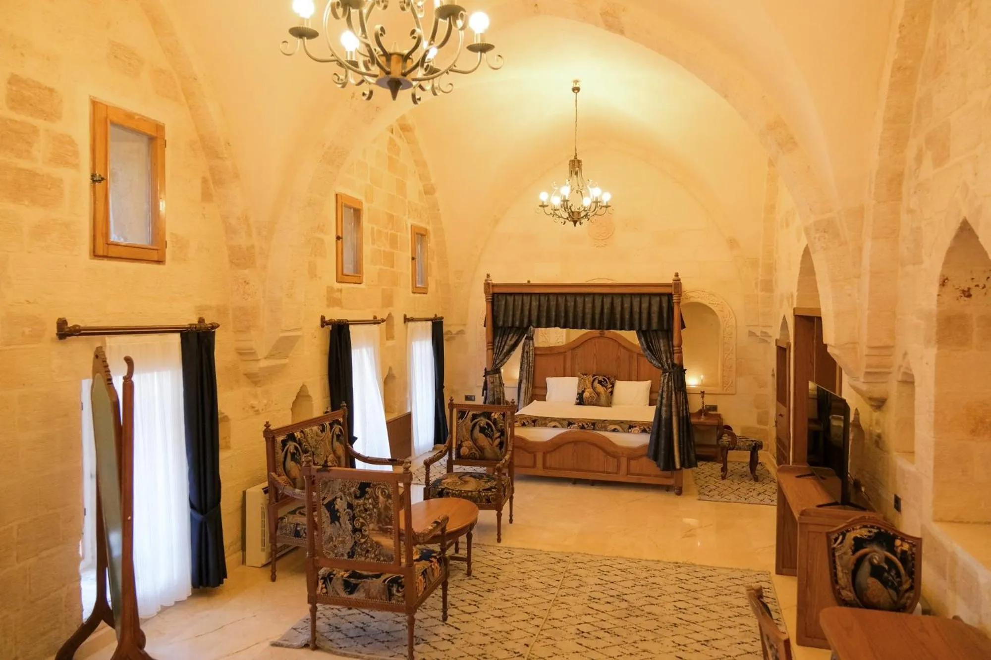 Bed in Kasr-i Divan Hotel