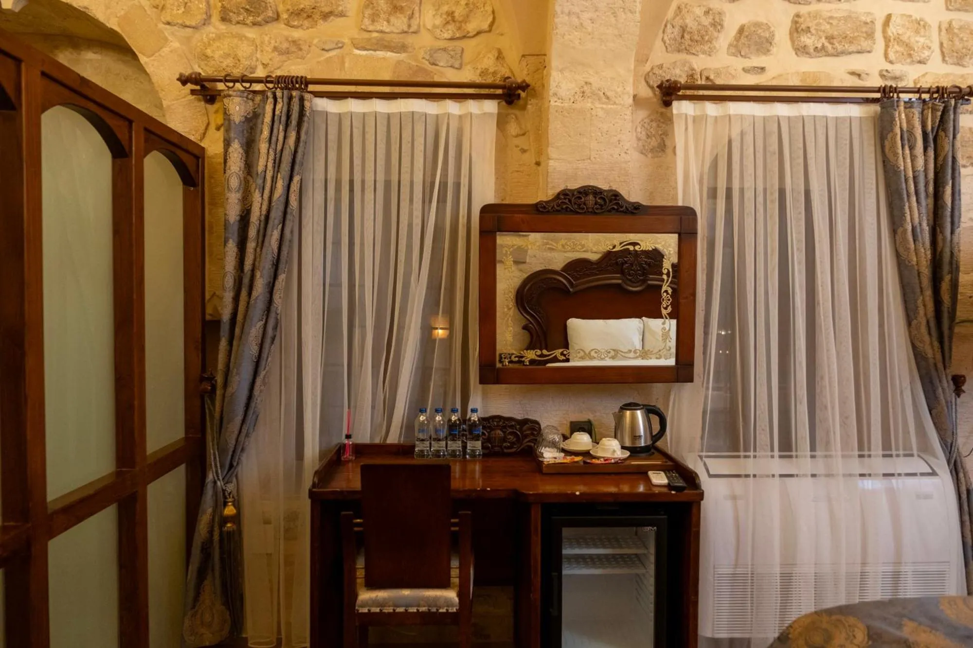 Photo of the whole room in Kasr-i Divan Hotel