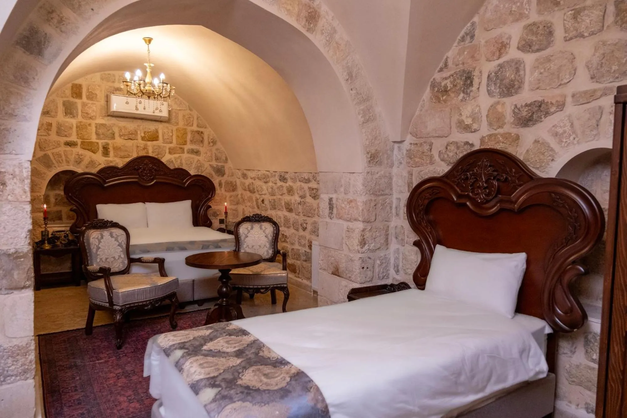 Bed in Kasr-i Divan Hotel