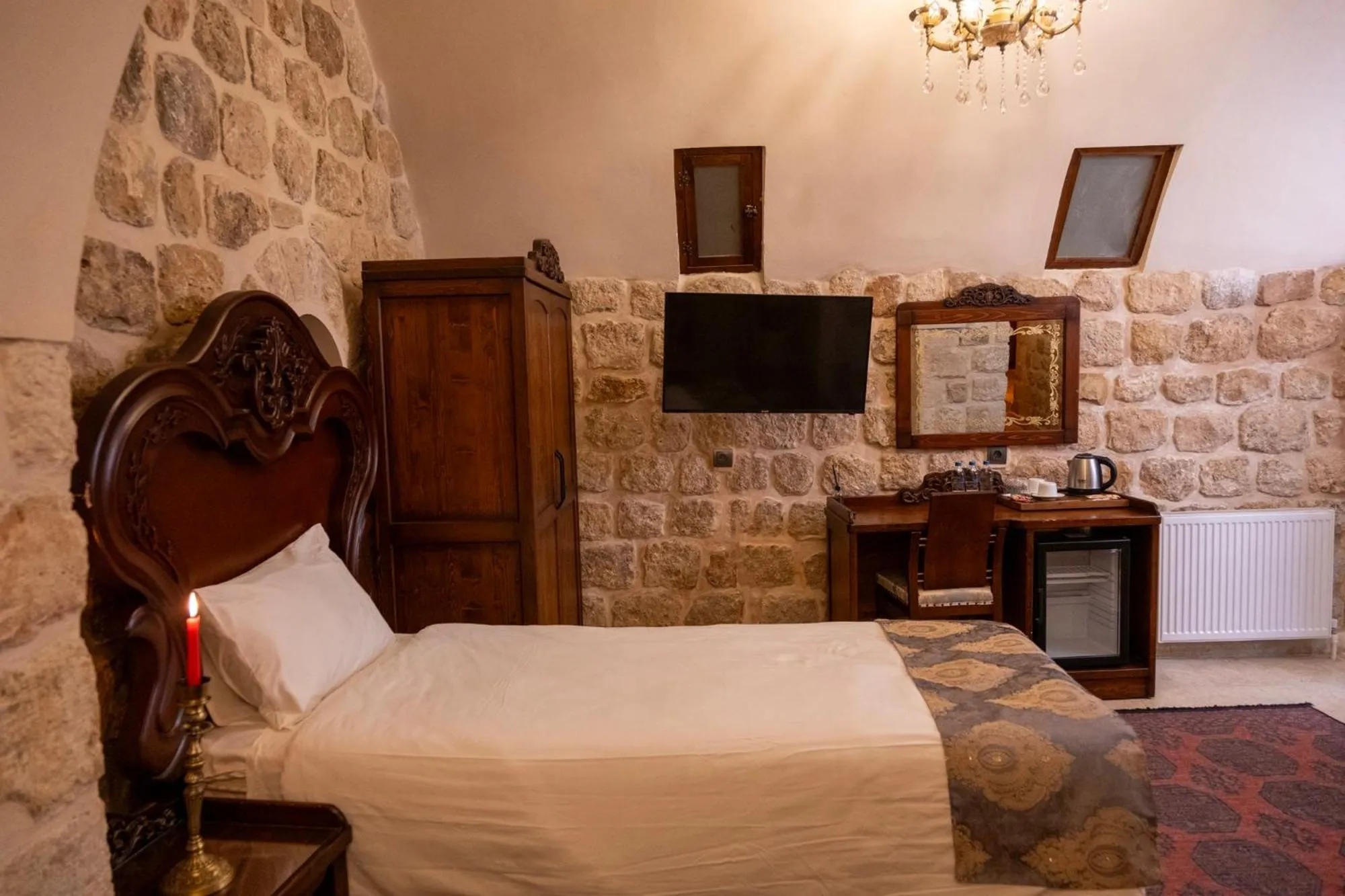 Bed in Kasr-i Divan Hotel