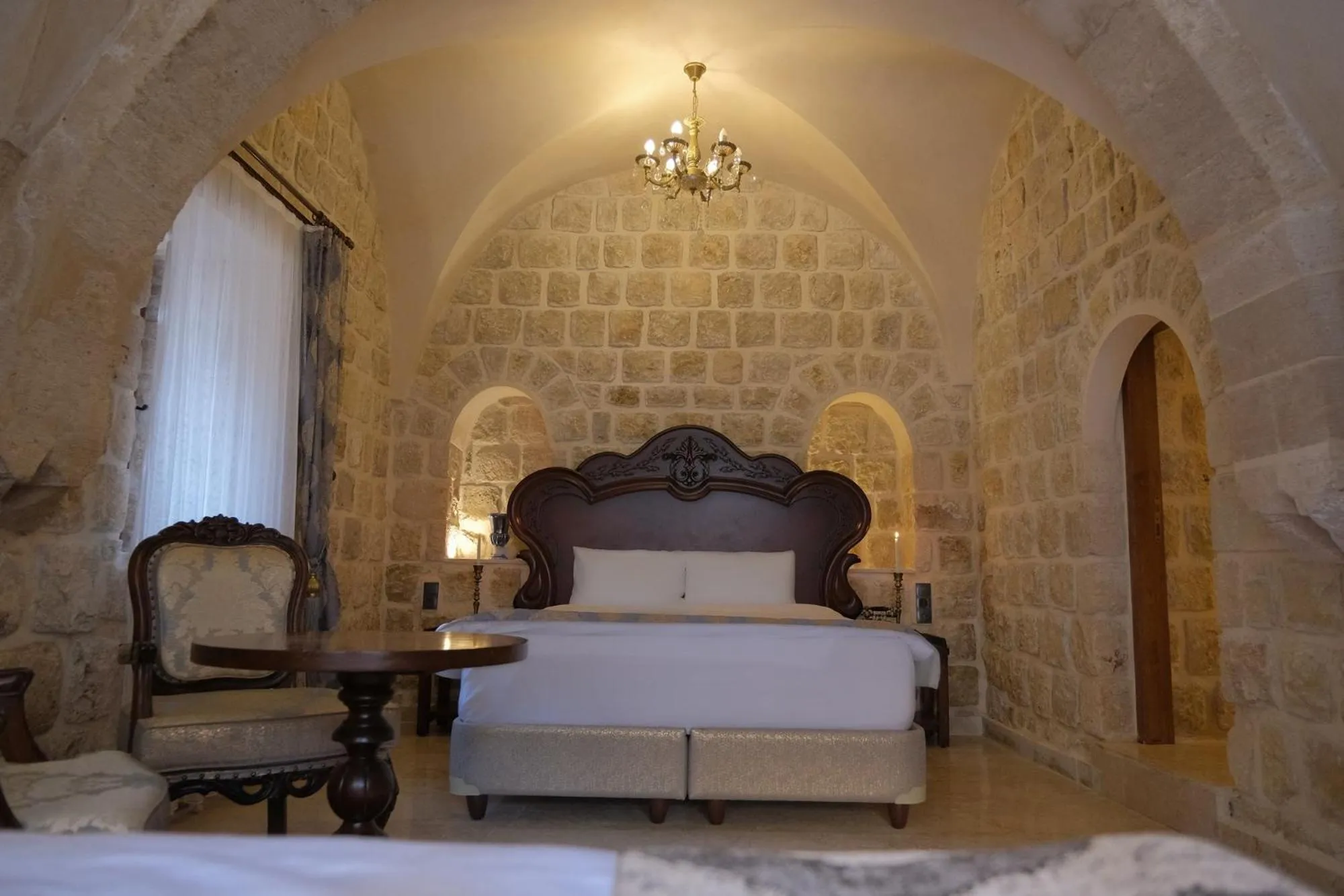 Bed in Kasr-i Divan Hotel