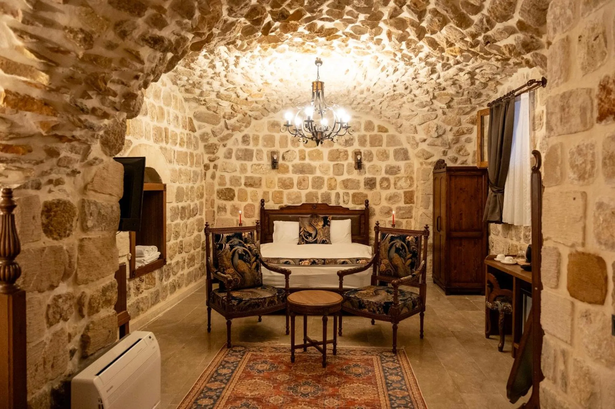 Photo of the whole room in Kasr-i Divan Hotel