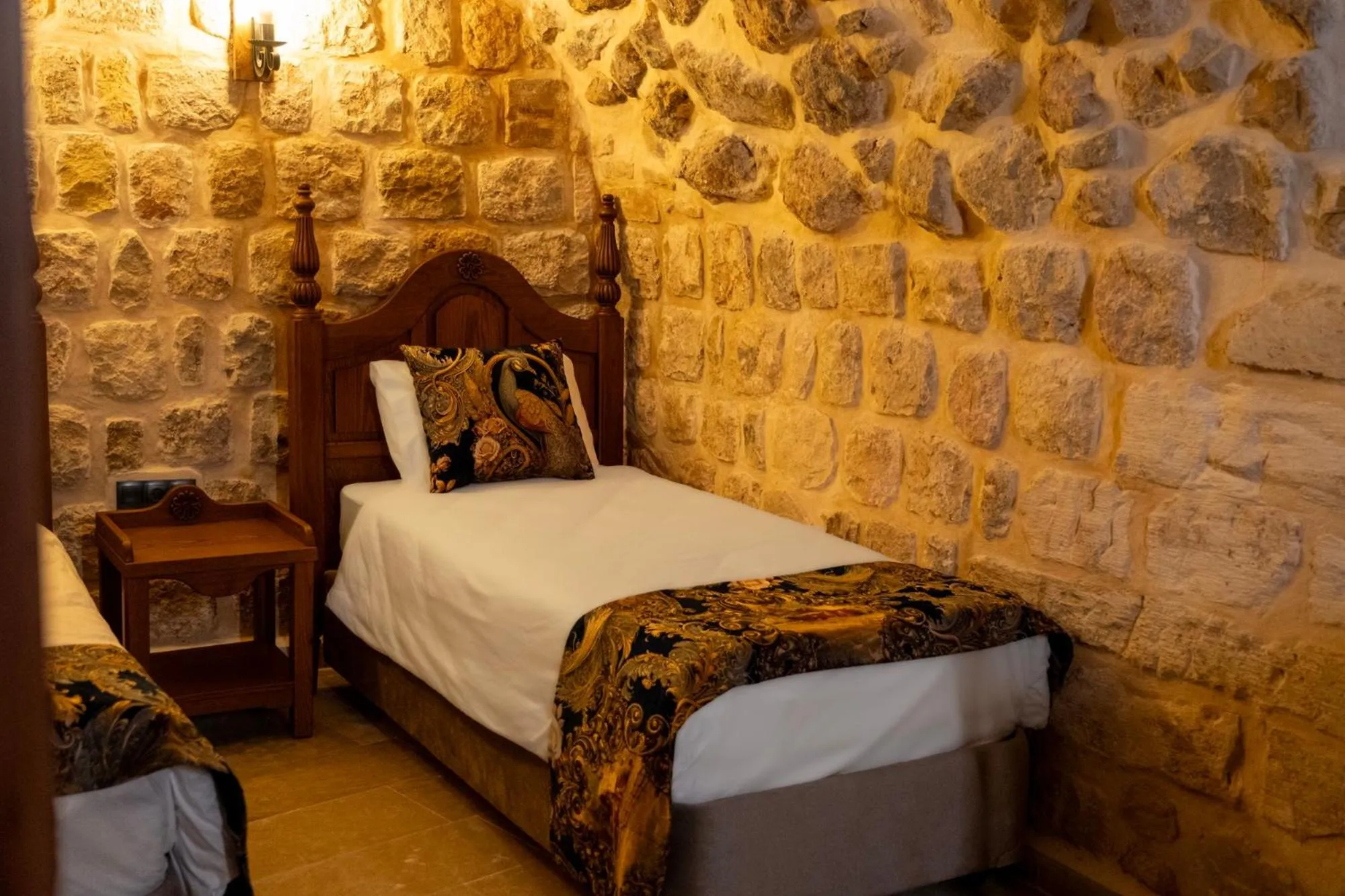 Bed in Kasr-i Divan Hotel