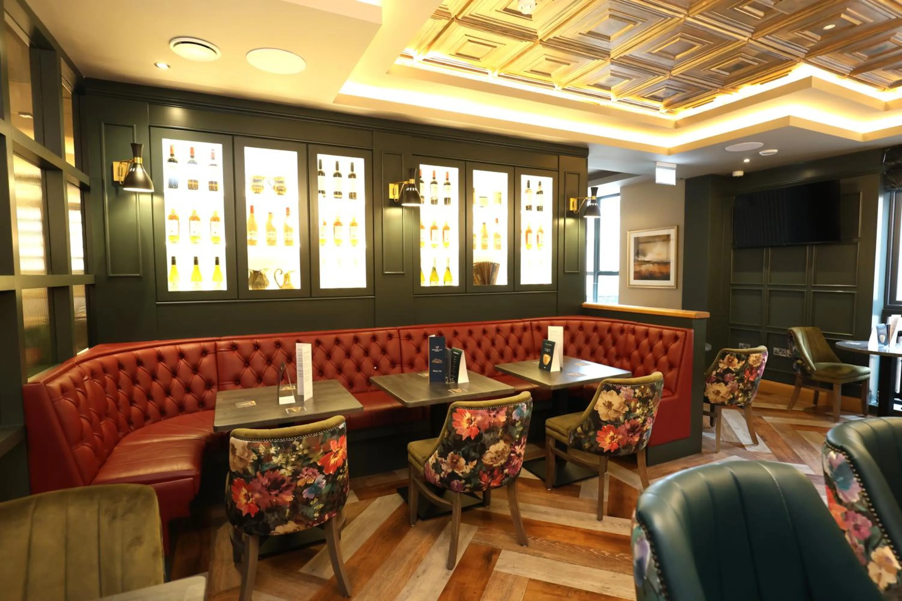 Lounge or bar in The Maiden City Hotel