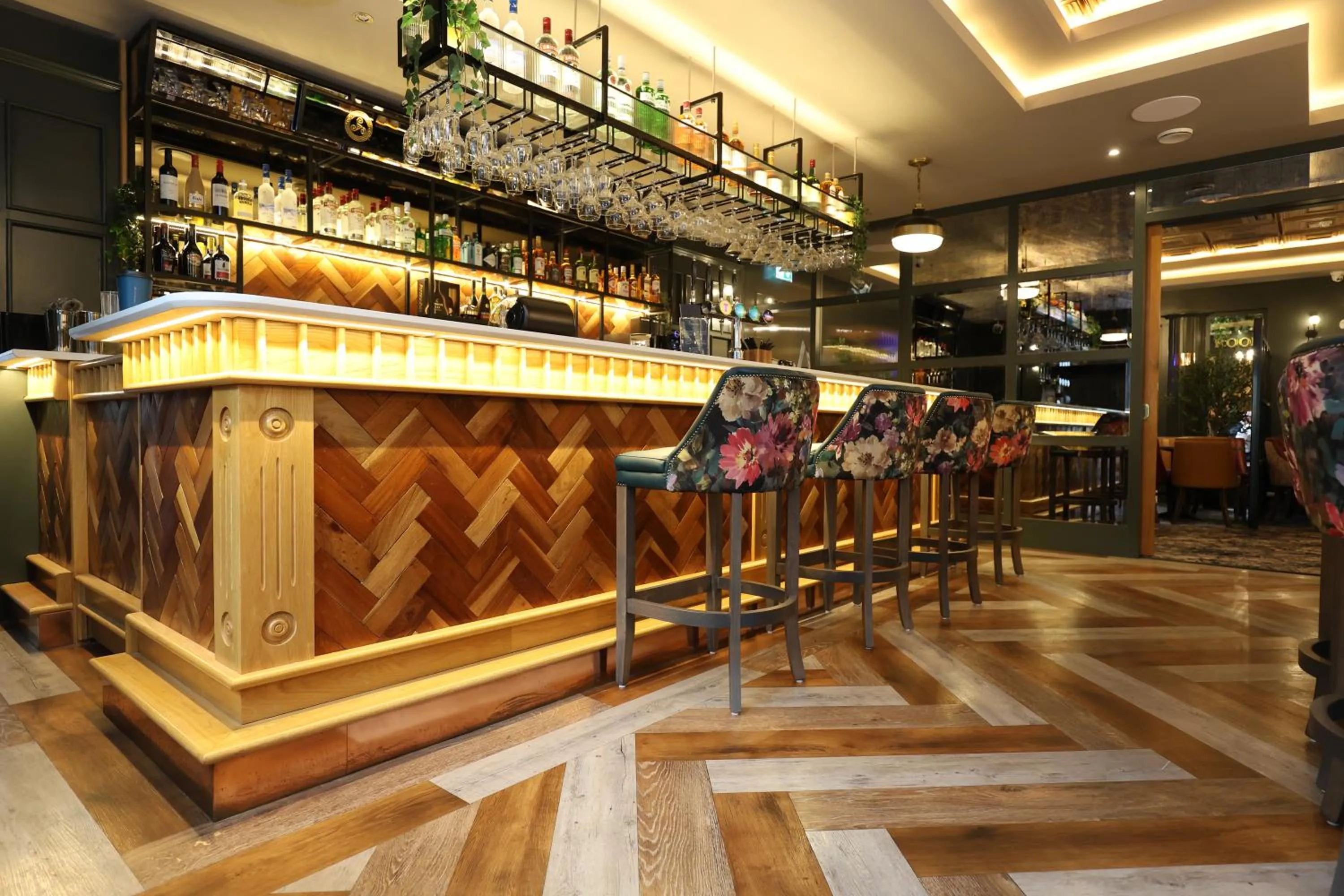 Lounge or bar in The Maiden City Hotel