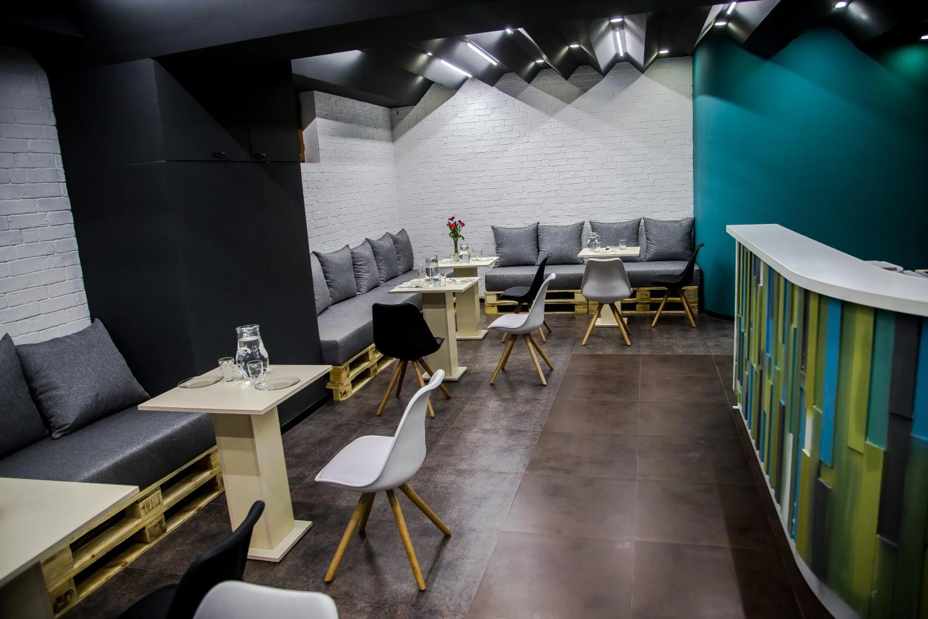 Restaurant/places to eat in Elysium Gallery Hotel