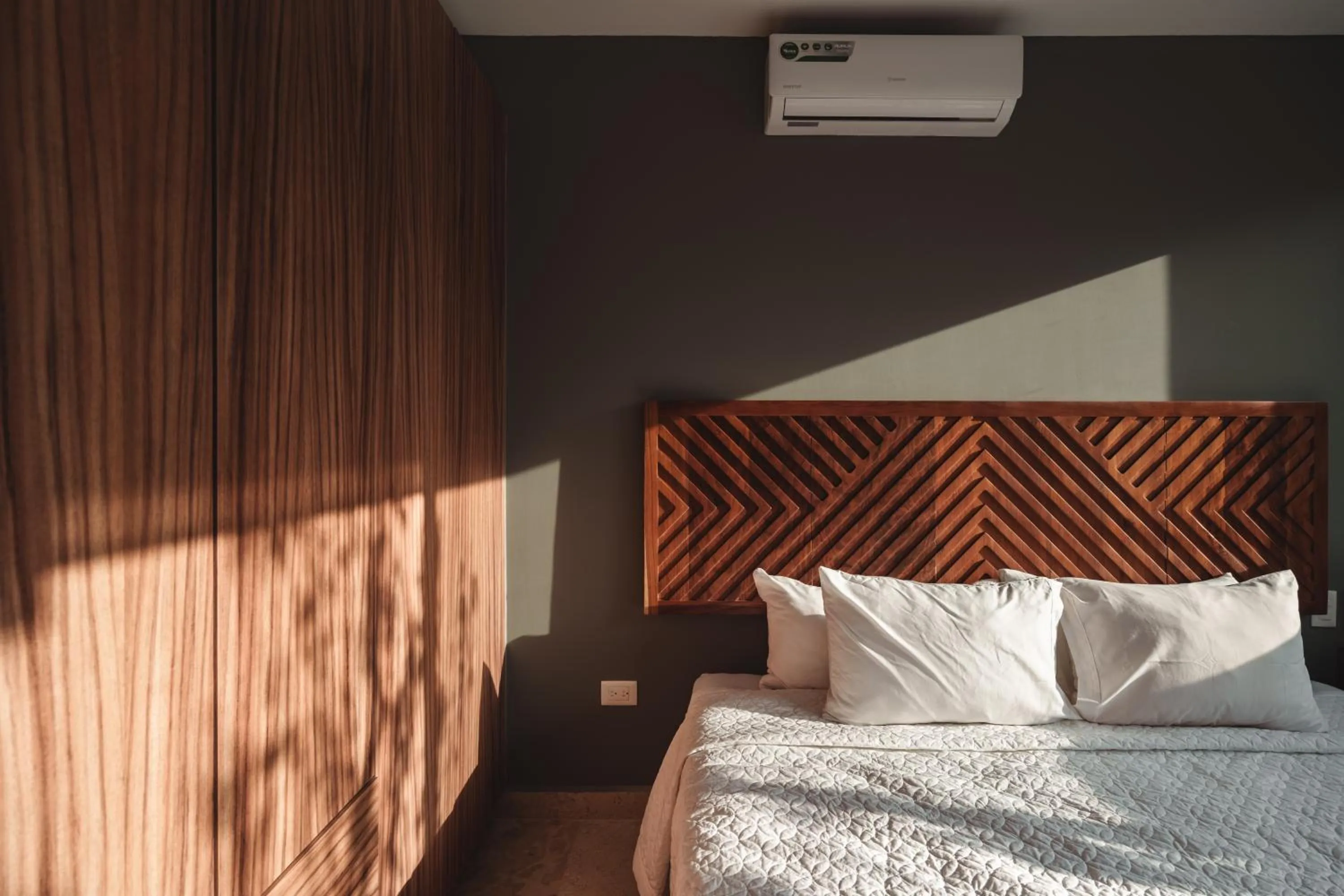 Bed in Best Condo with Rooftop Pool, Gym, Coworking, Cinema