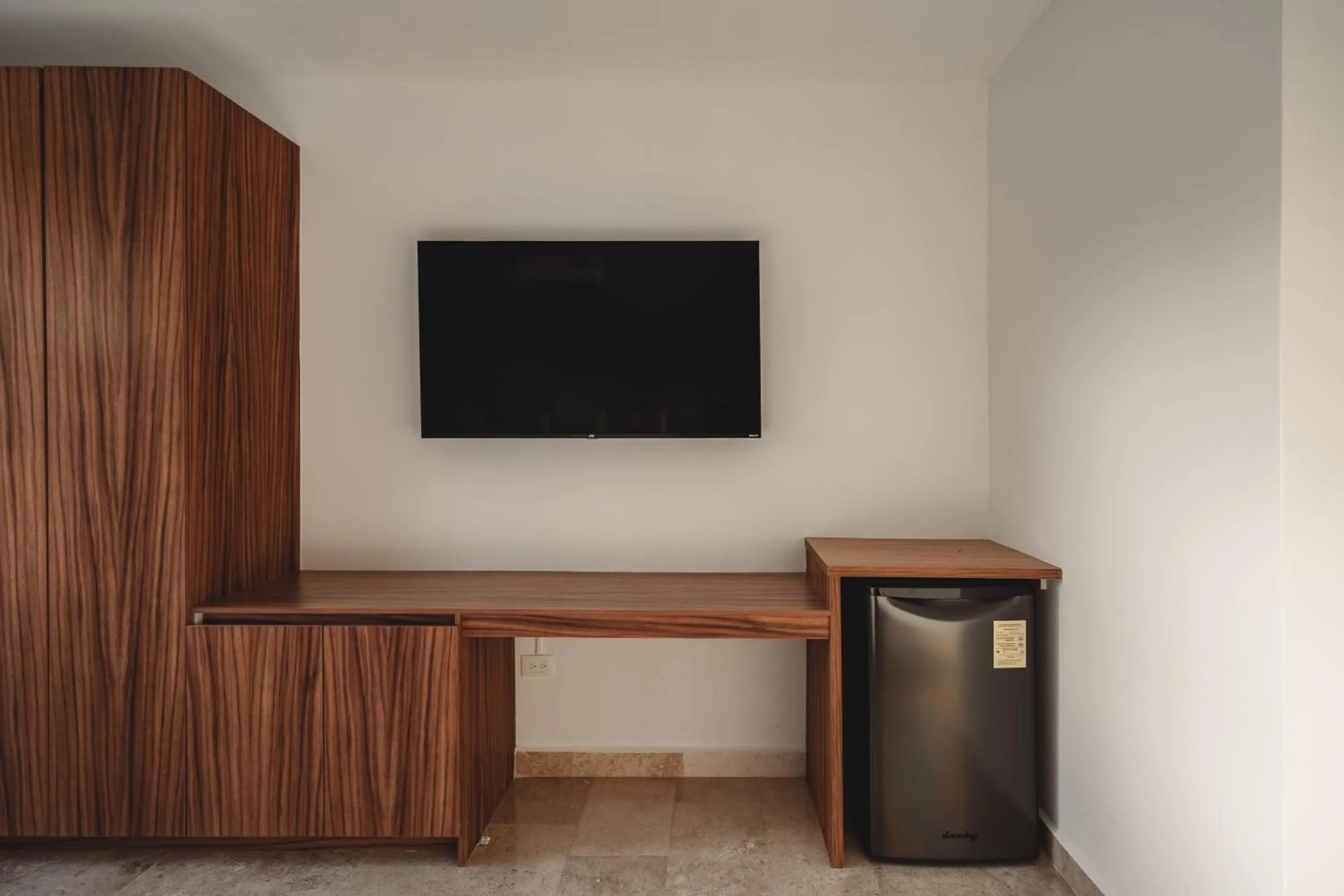 TV and multimedia in Best Condo with Rooftop Pool, Gym, Coworking, Cinema