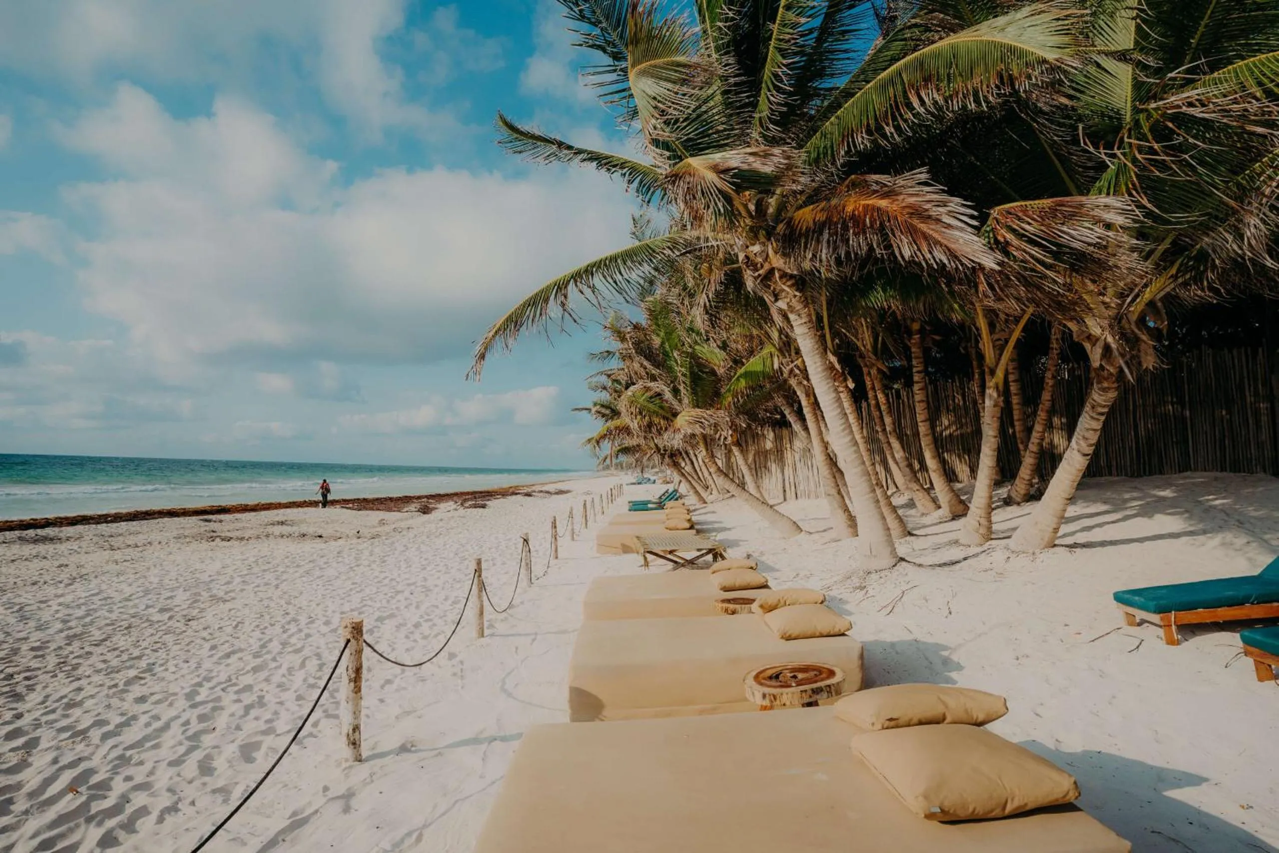Beach in Best Condo with Rooftop Pool, Gym, Coworking, Cinema