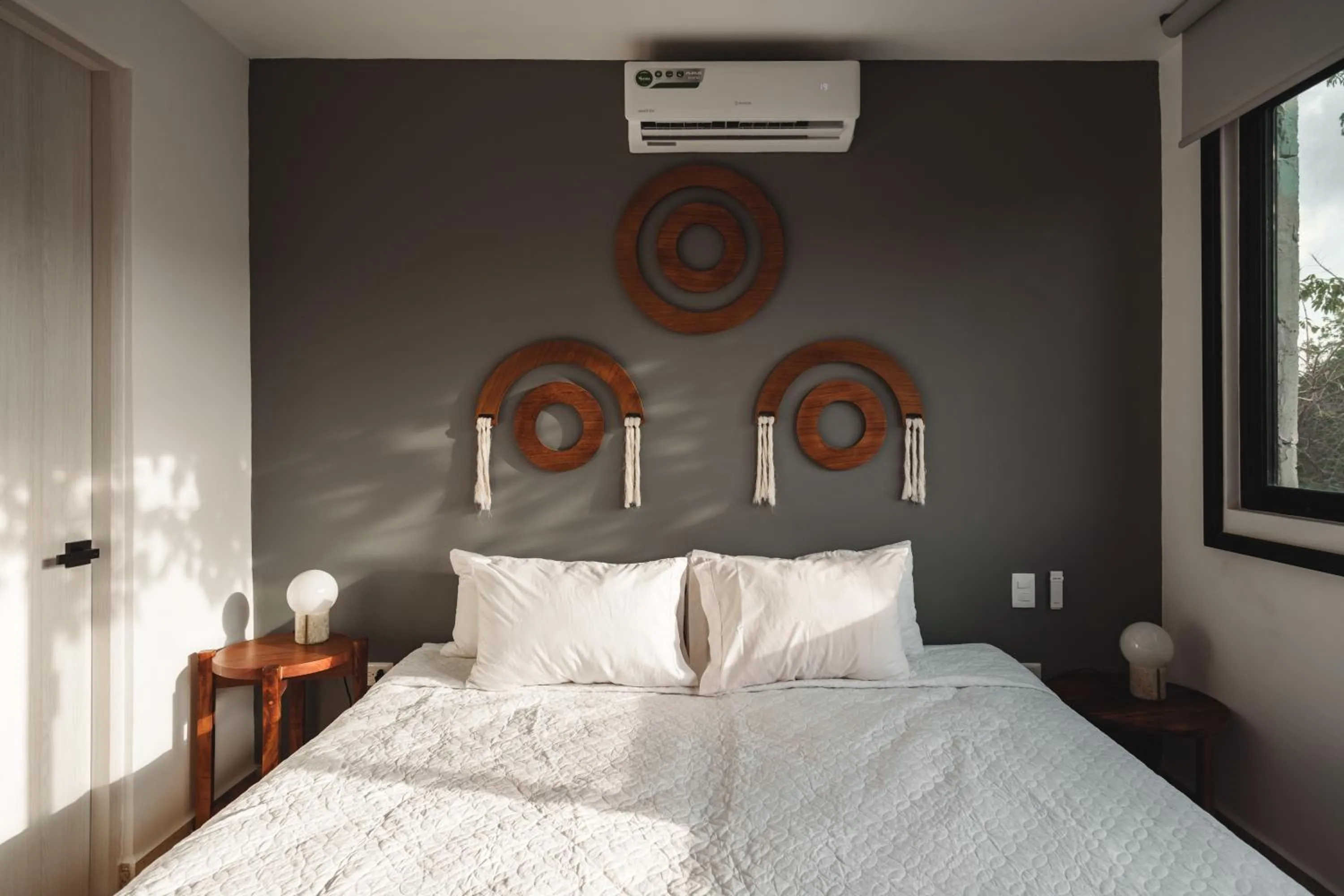 Bed in Best Condo with Rooftop Pool, Gym, Coworking, Cinema