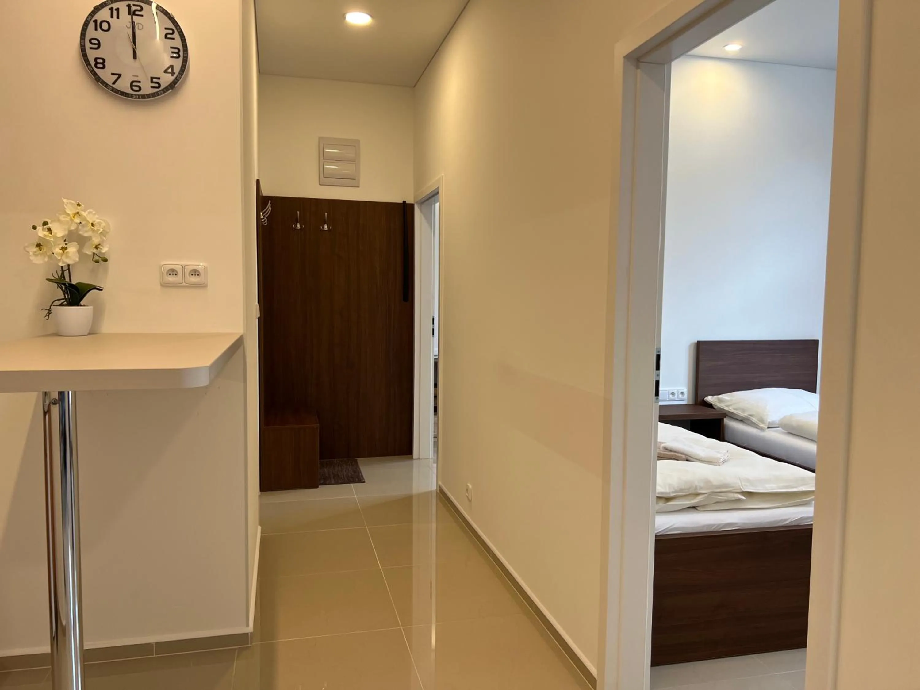 Facade/entrance, Bed in Madonna Apartments