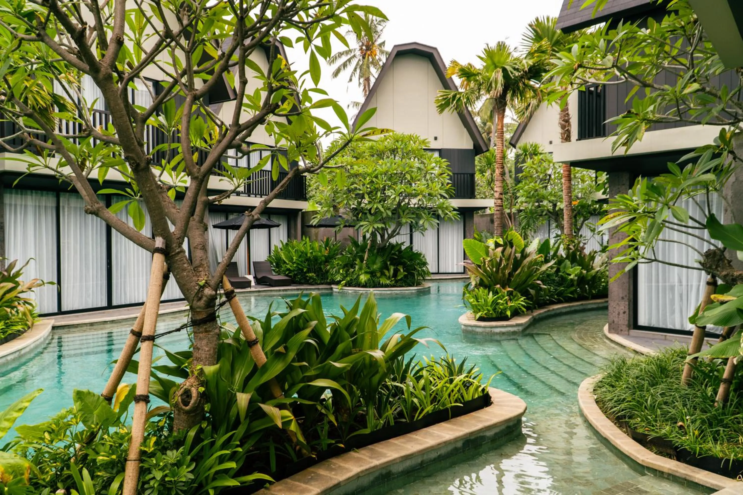 Pool view in Quenzo Beach Resort