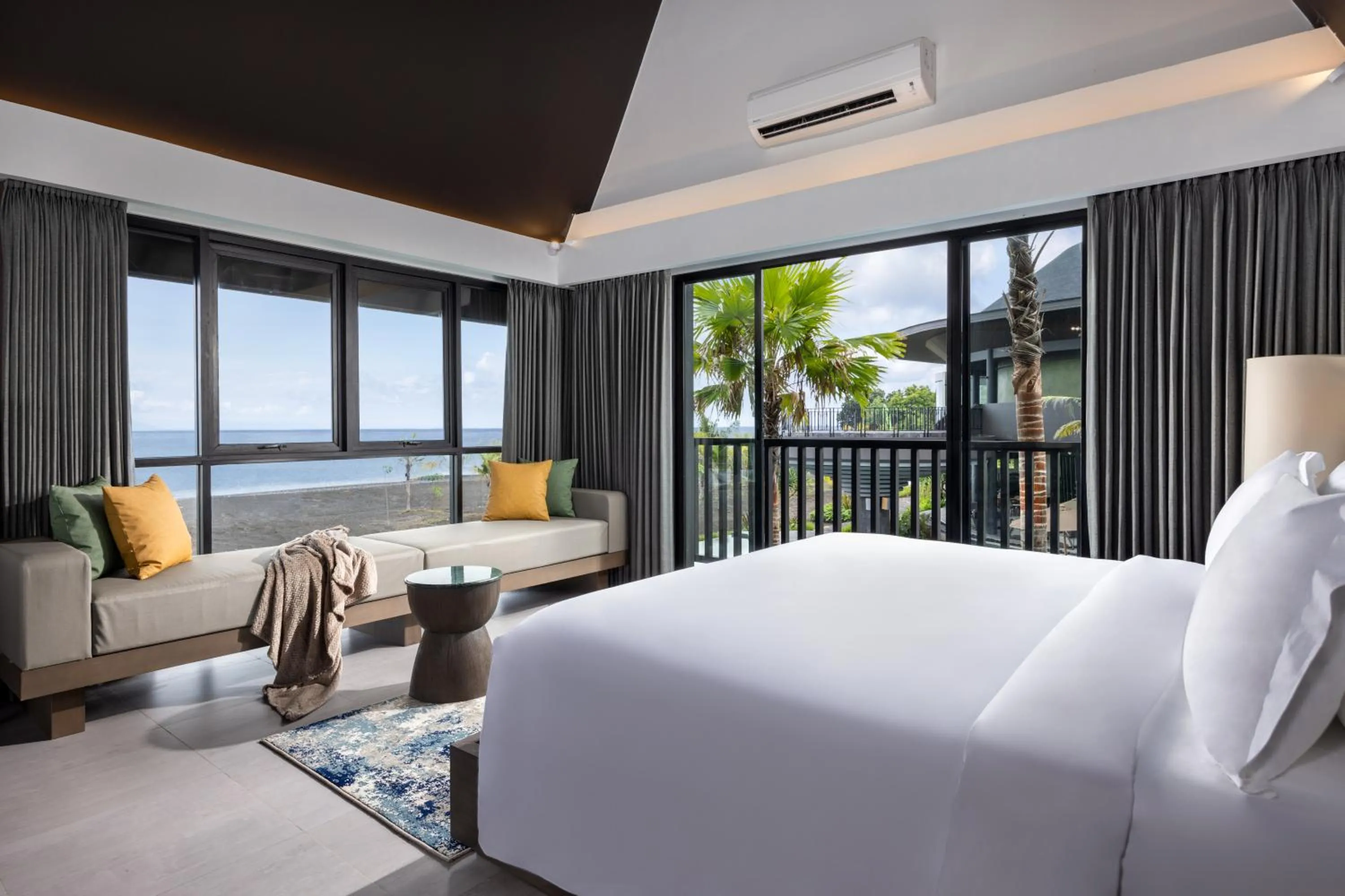 Bedroom, Bed in Quenzo Beach Resort