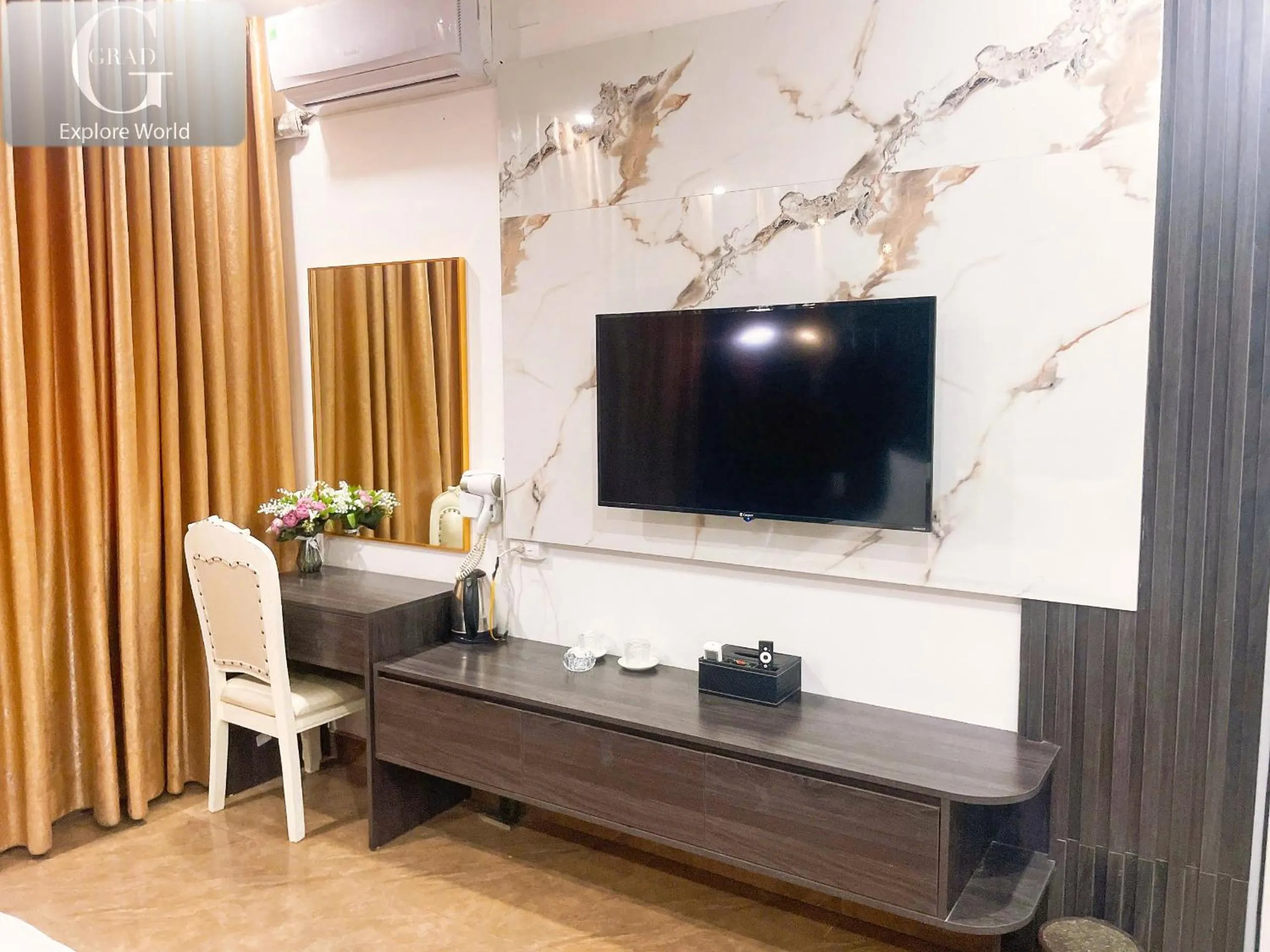 Communal lounge/ TV room in Binh Nguyen 1 Hotel