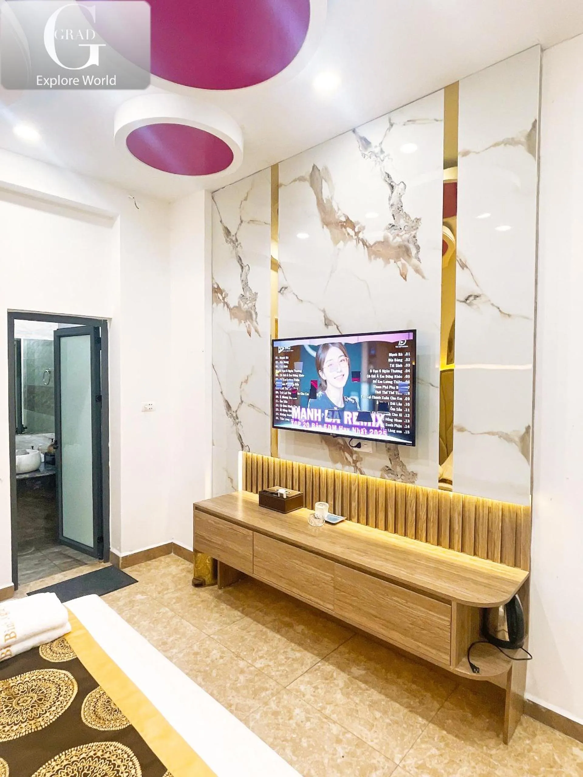 Communal lounge/ TV room in Binh Nguyen 1 Hotel