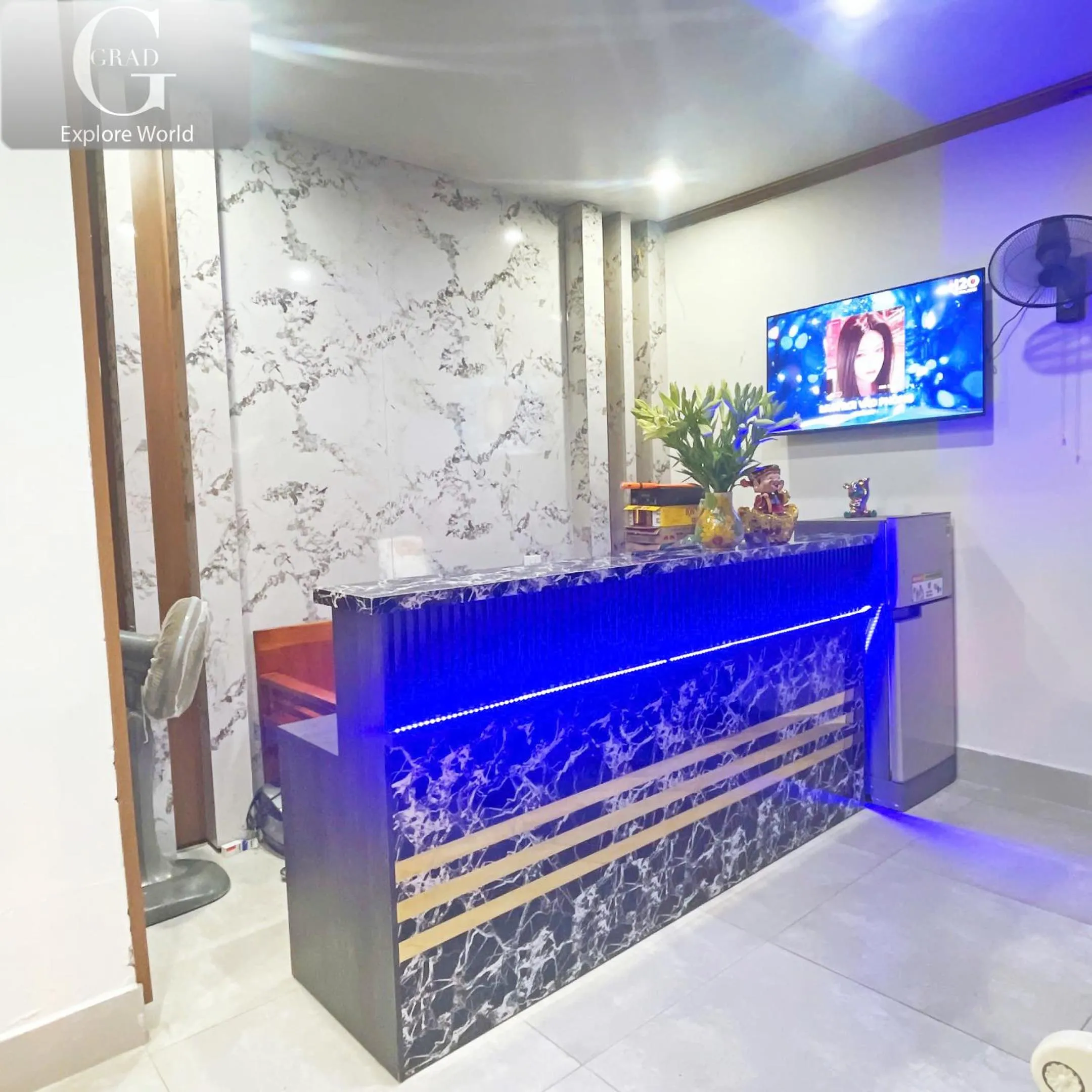 Communal lounge/ TV room in Binh Nguyen 1 Hotel