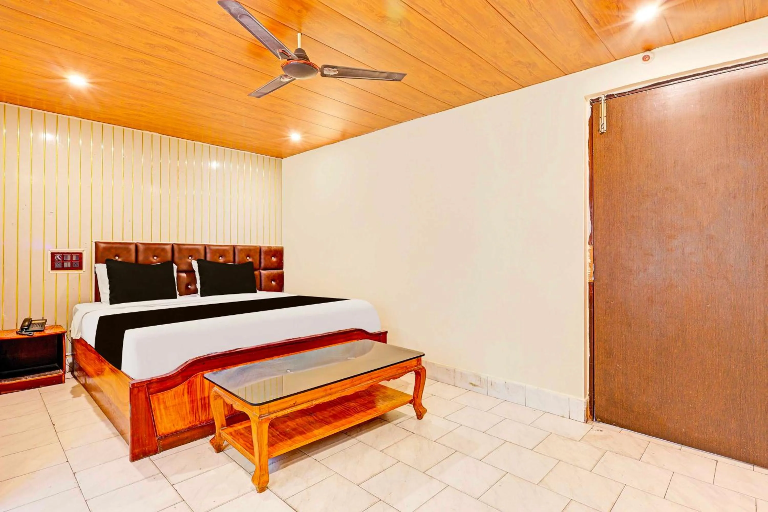 Bedroom in Collection O Vijayawada South India Shopping Mall