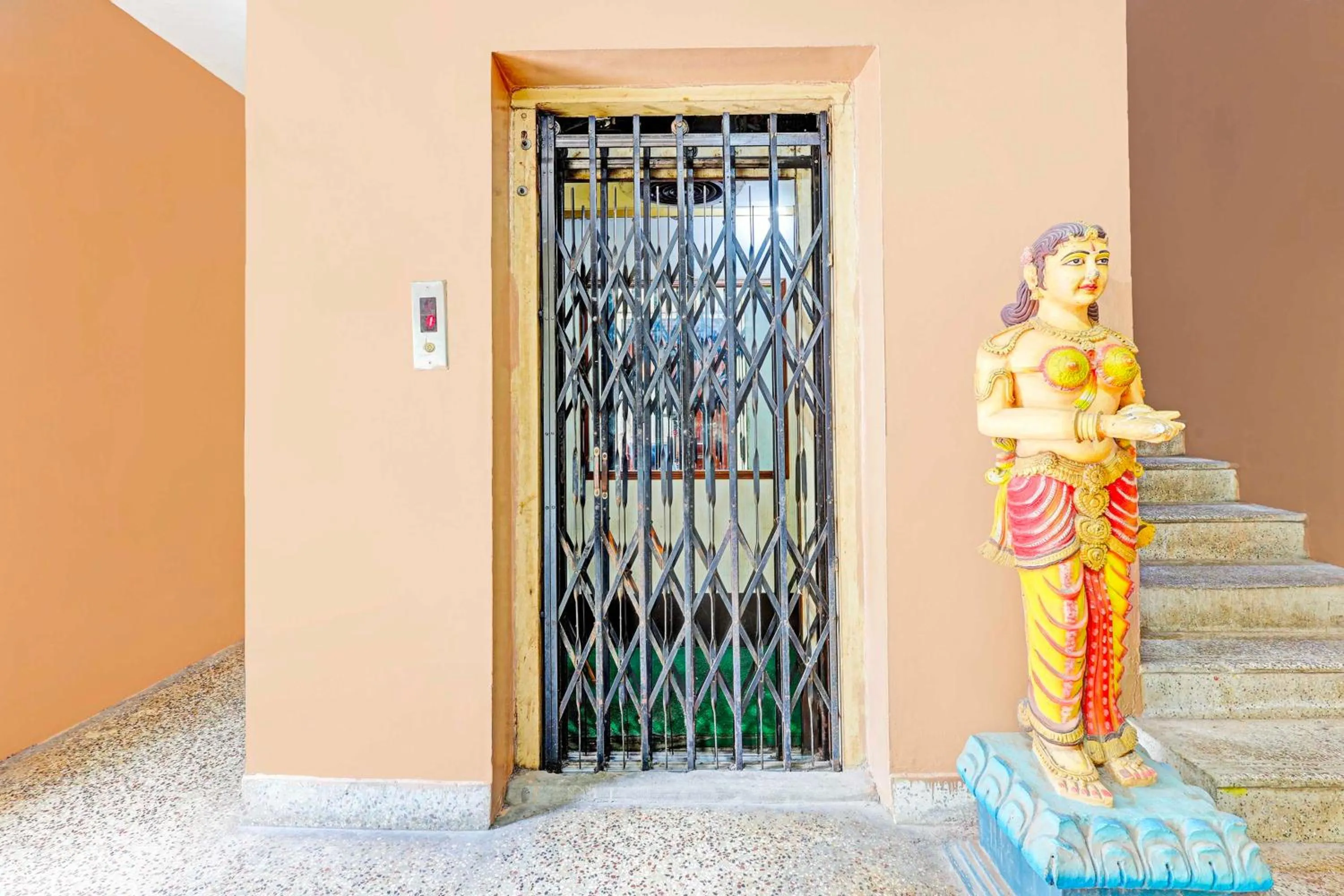 Lobby or reception in Collection O Vijayawada South India Shopping Mall