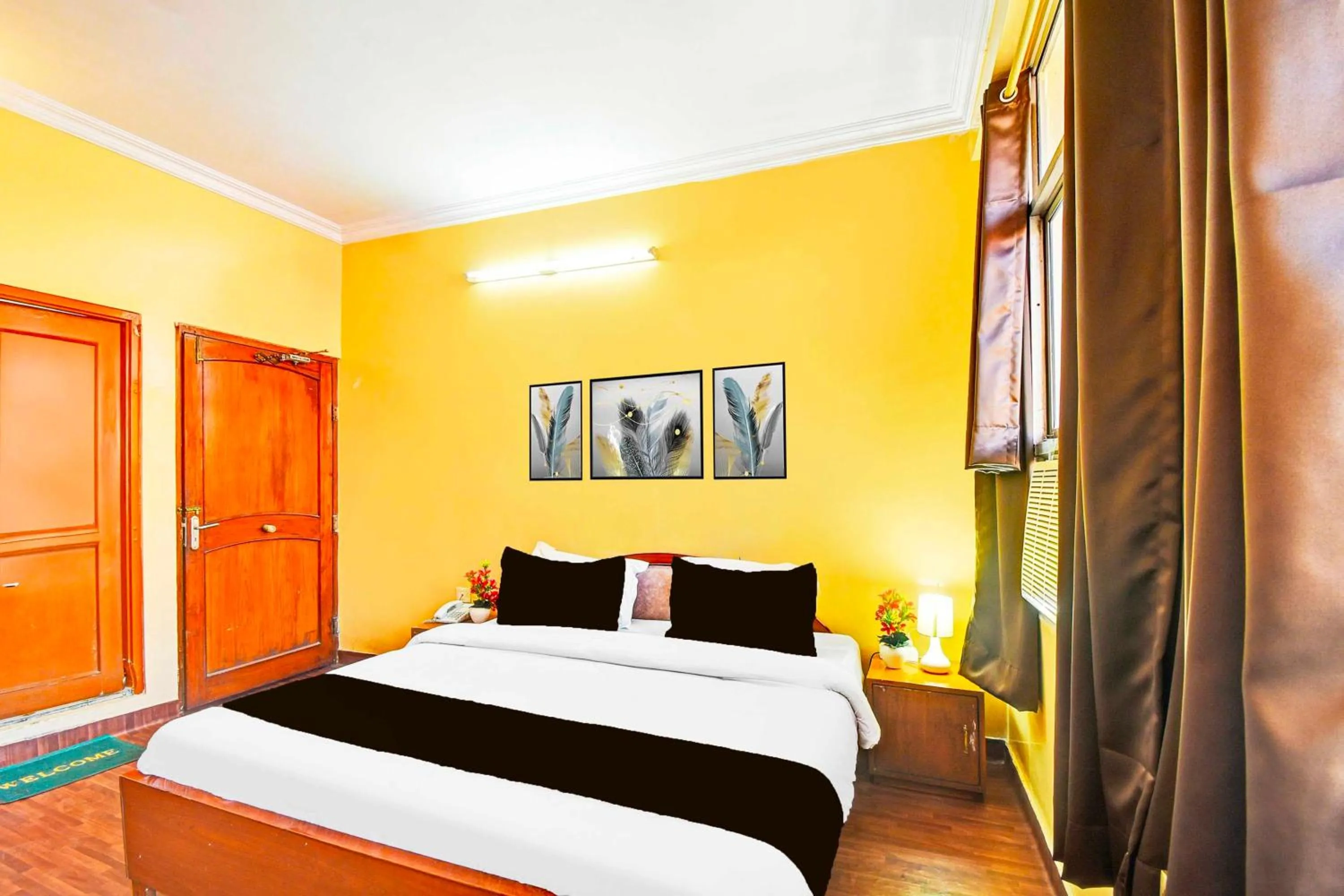 Bedroom, Bed in Hotel O Hathroi Market Near Dhuleshwar Garden