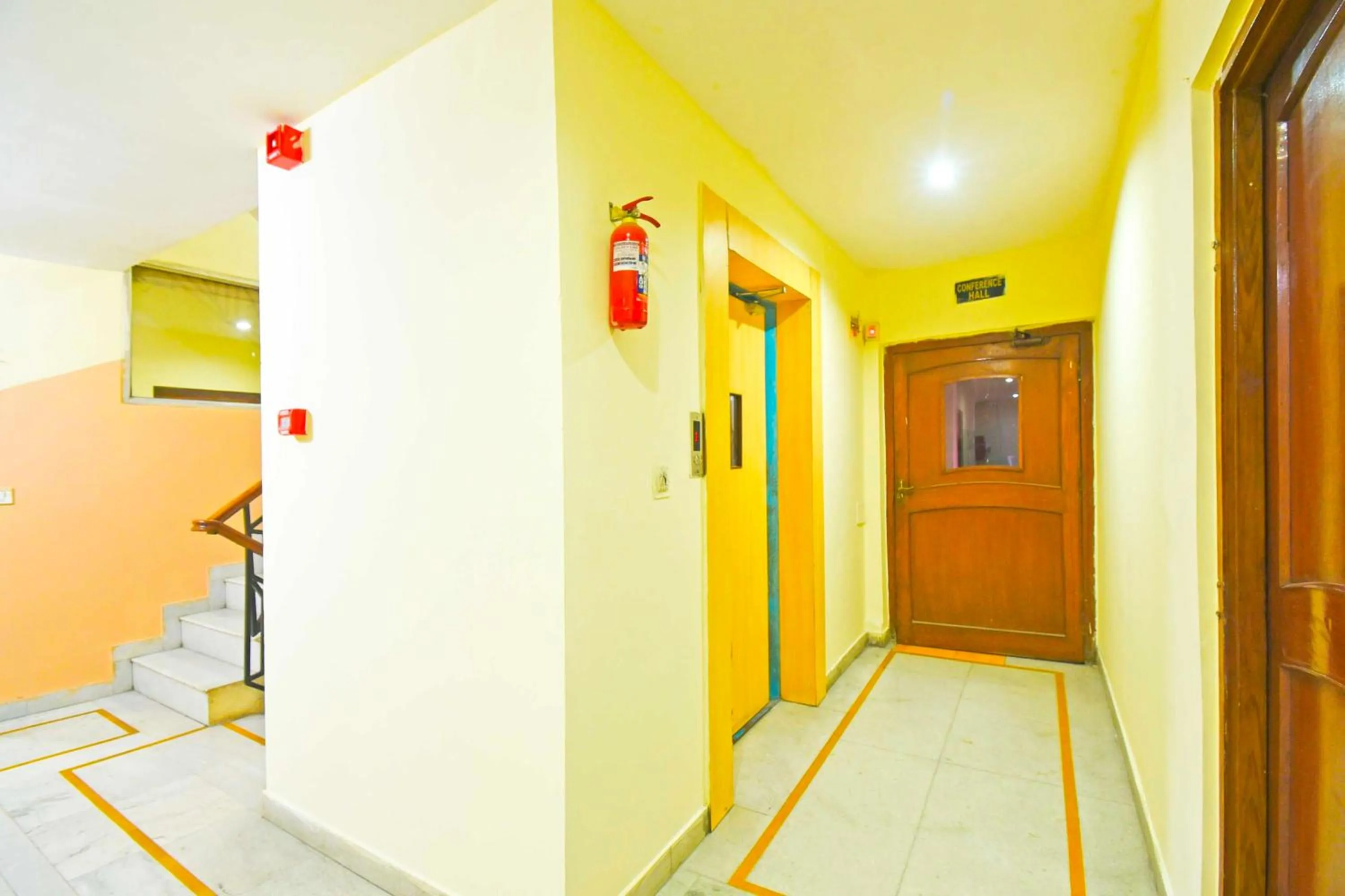 Lobby or reception in Hotel O Hathroi Market Near Dhuleshwar Garden