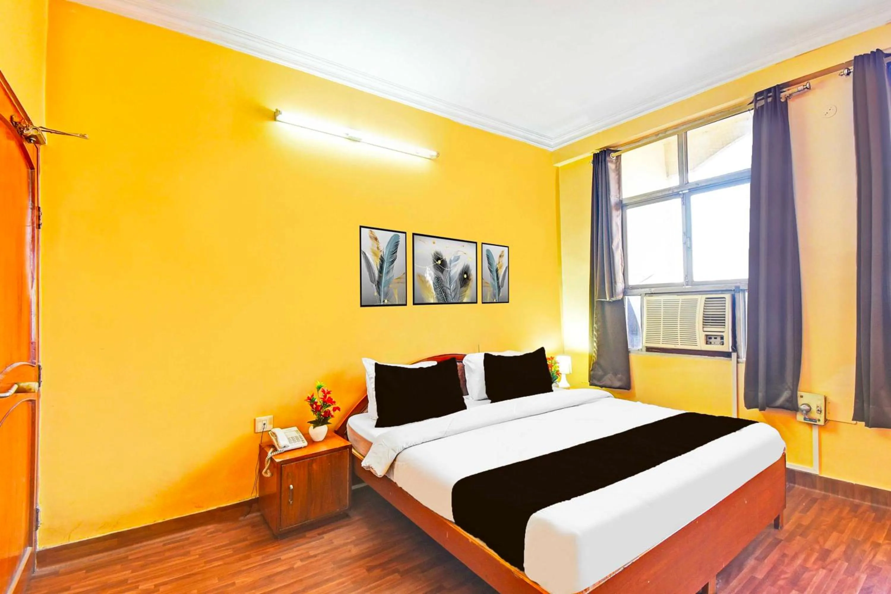 Bedroom, Bed in Hotel O Hathroi Market Near Dhuleshwar Garden