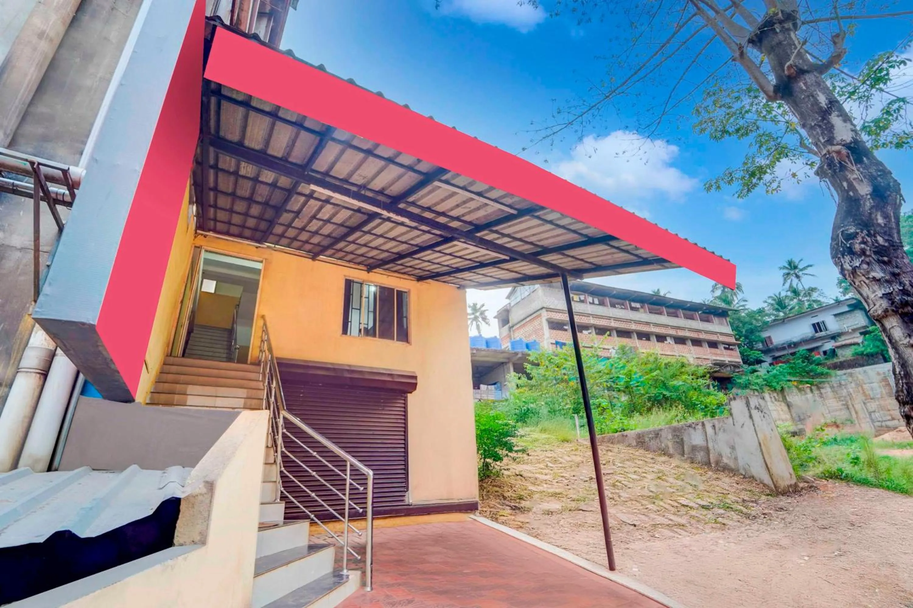 Facade/entrance in Collection O Kunnamangalam Near Bus Stand