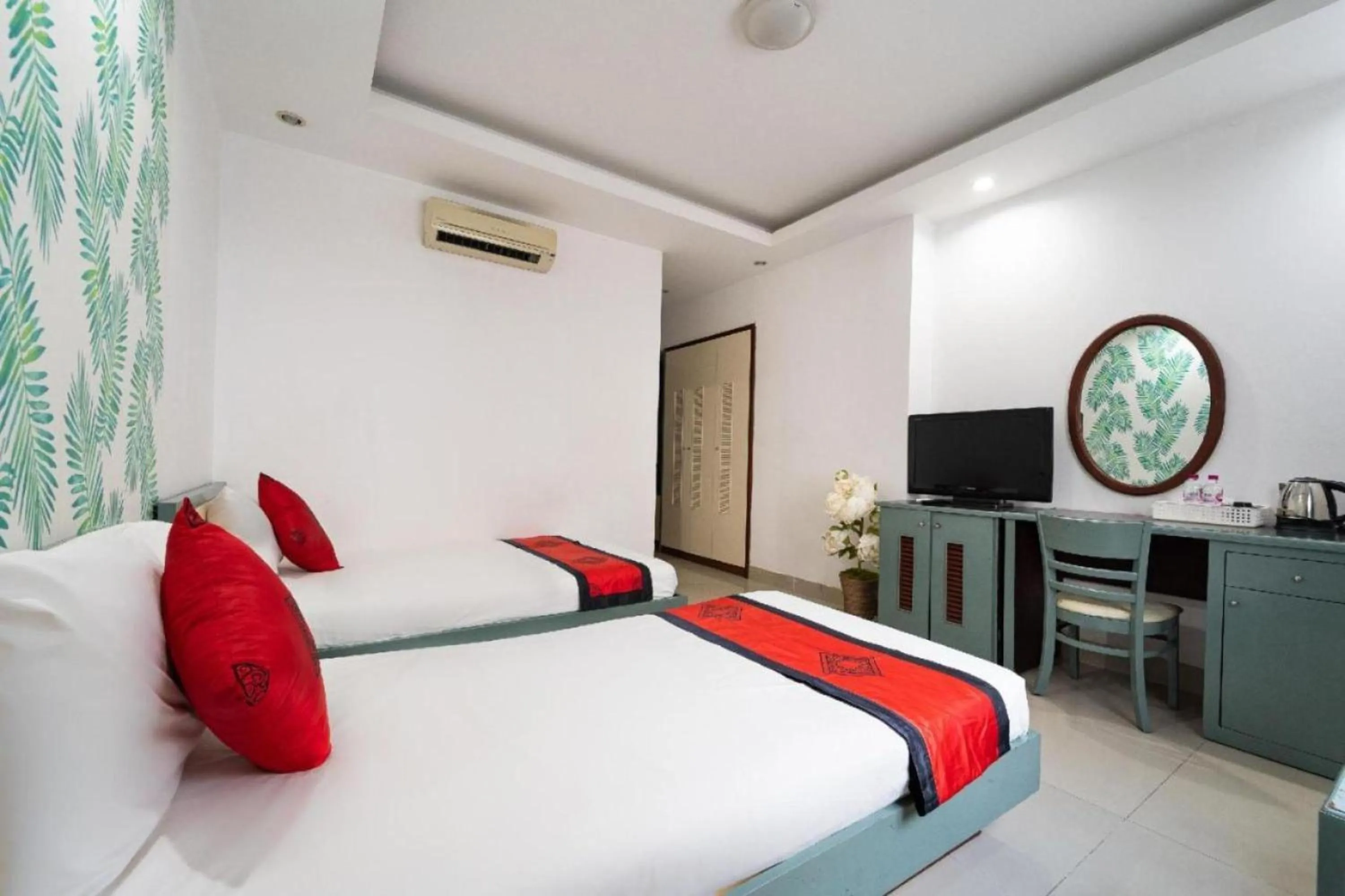 Bed in Dancenter O Cozy 5 Hotel Near SECC