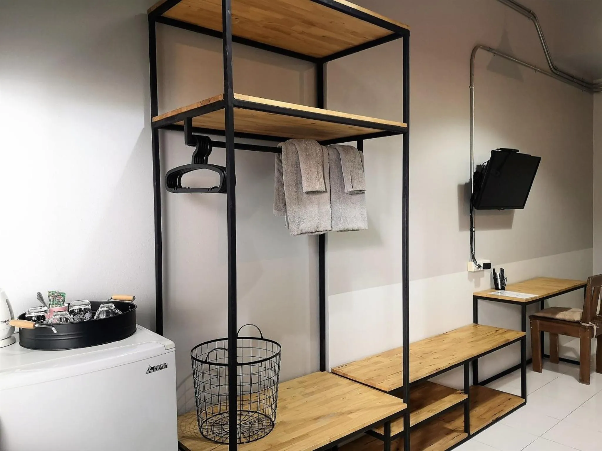 hair dresser in Siri Guesthouse @ Surat Thani