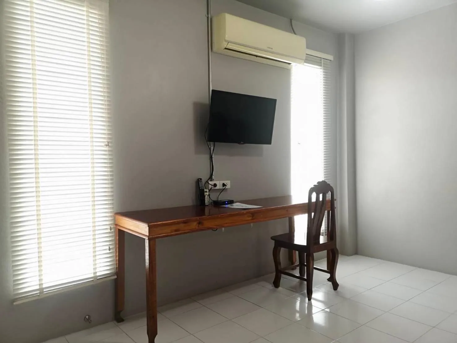 hair dresser in Siri Guesthouse @ Surat Thani