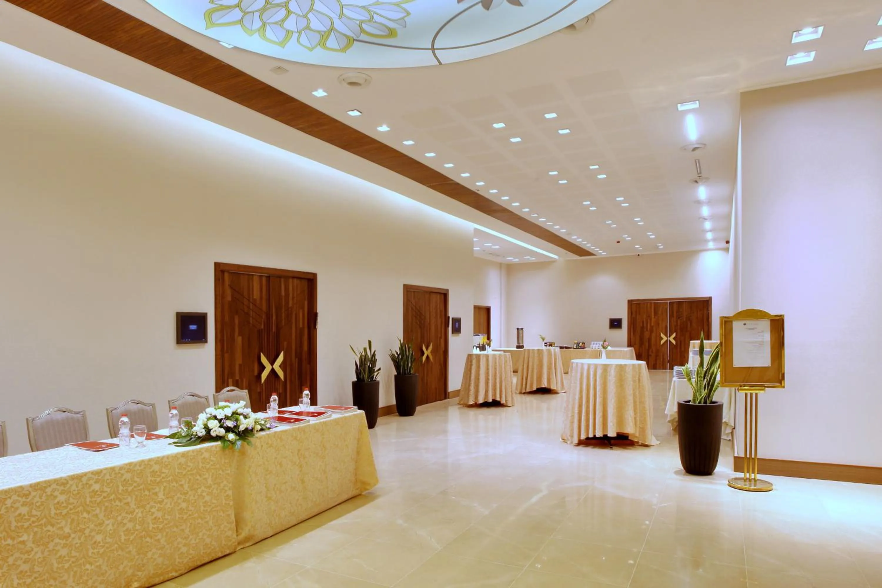 Lounge or bar in Ramada Jerusalem Hotel