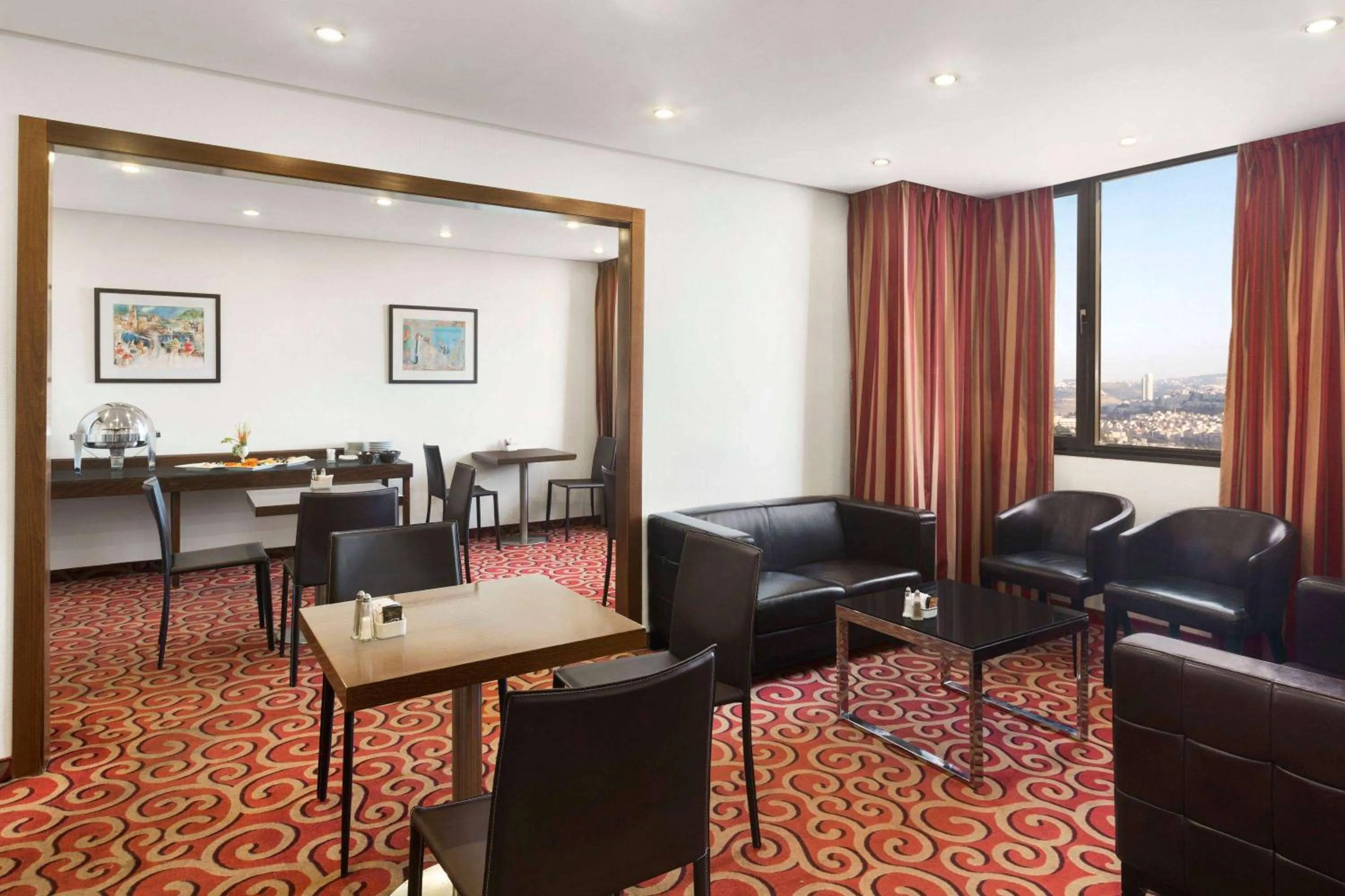 Lounge or bar in Ramada Jerusalem Hotel