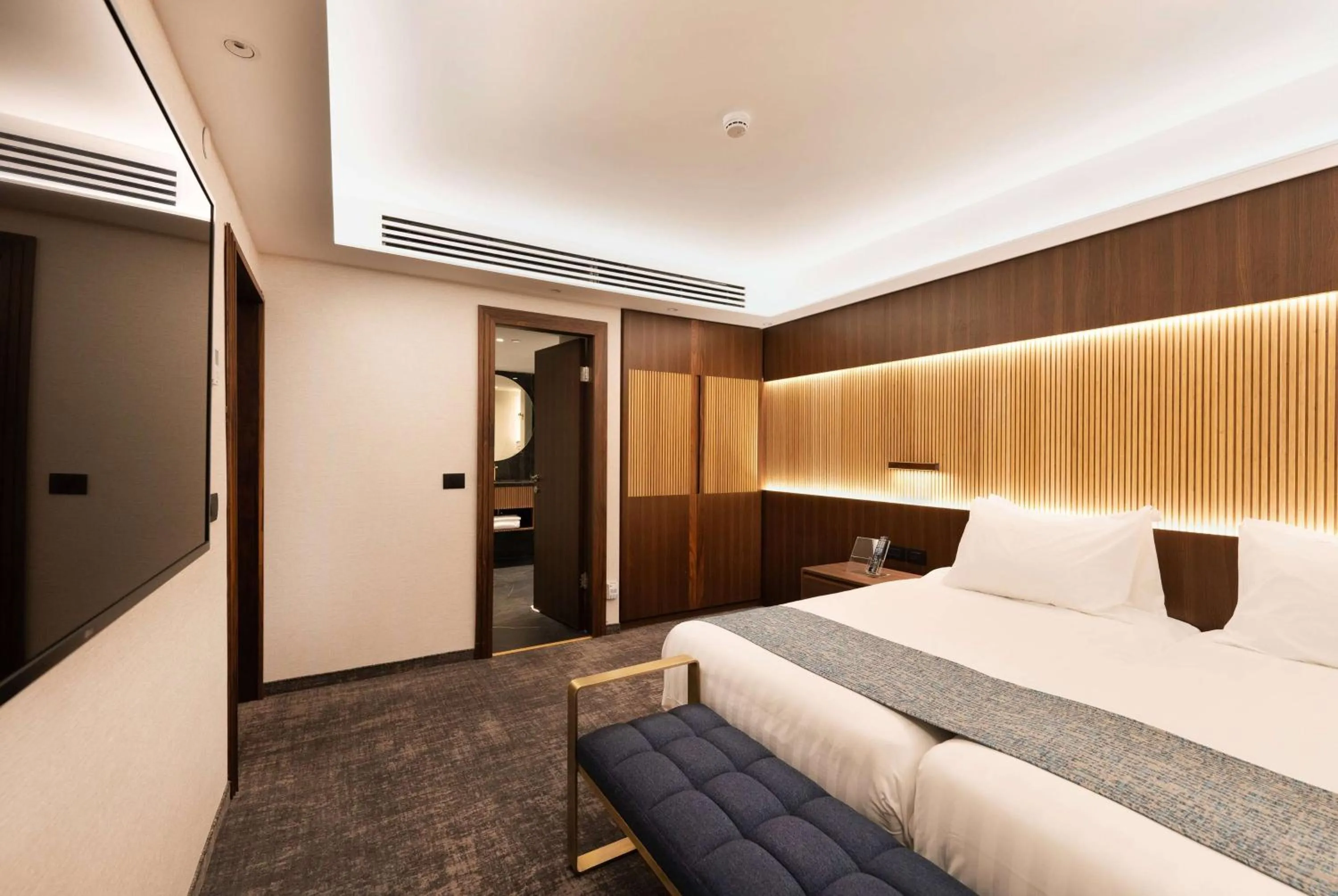 Bedroom, Bed in Ramada Jerusalem Hotel