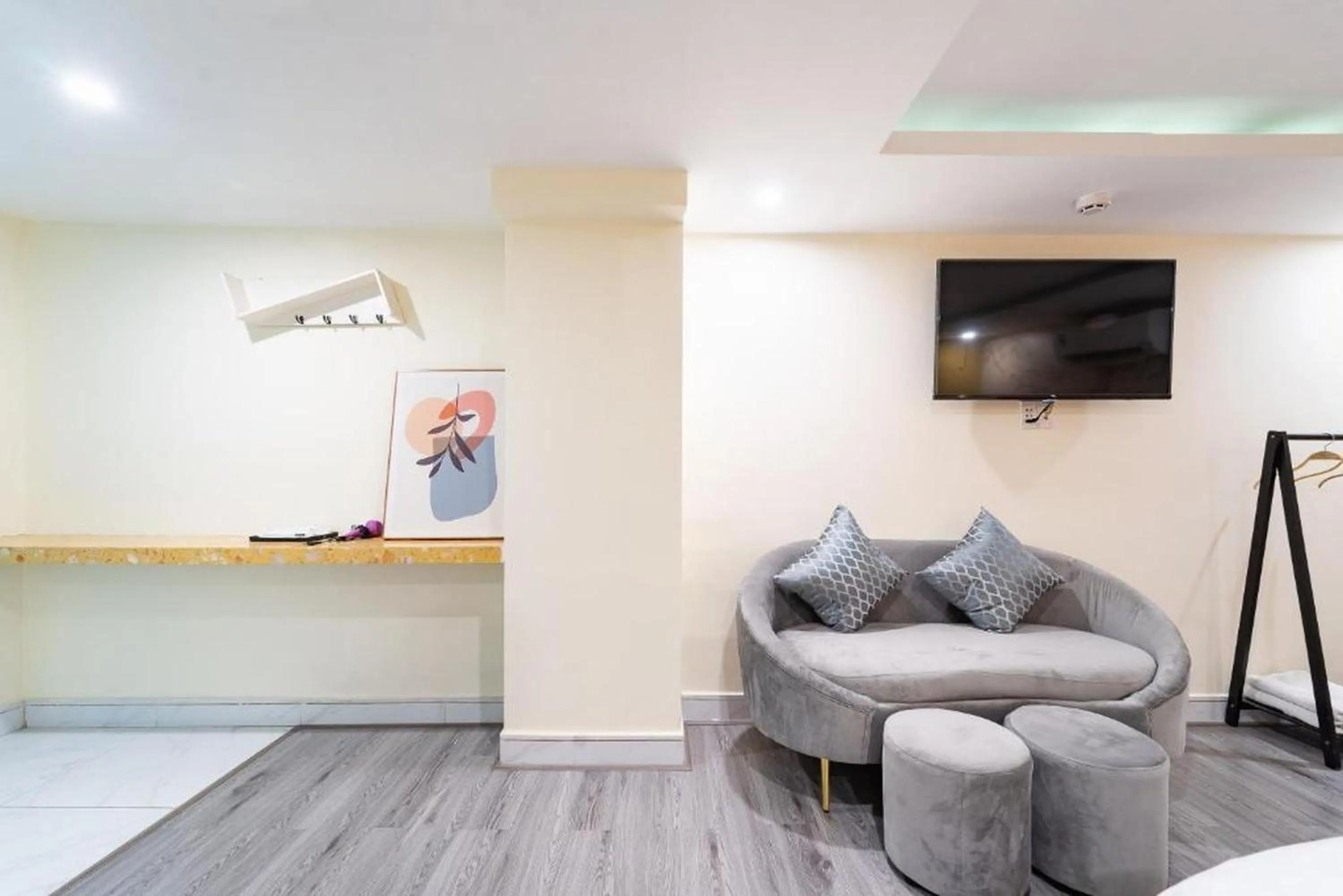 Seating area in Joy Inn Hotel - Near T3 Terminal