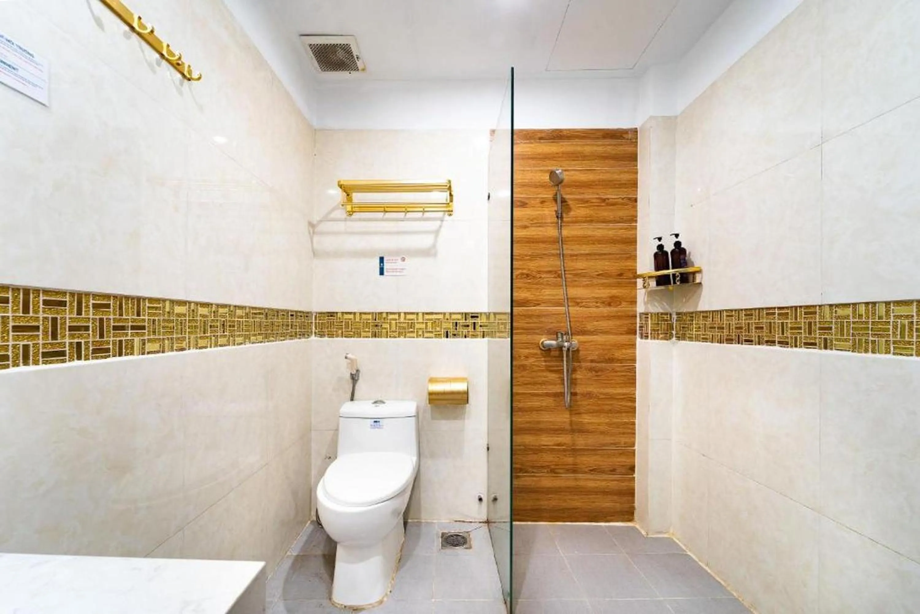 Bathroom in Joy Inn Hotel - Near T3 Terminal