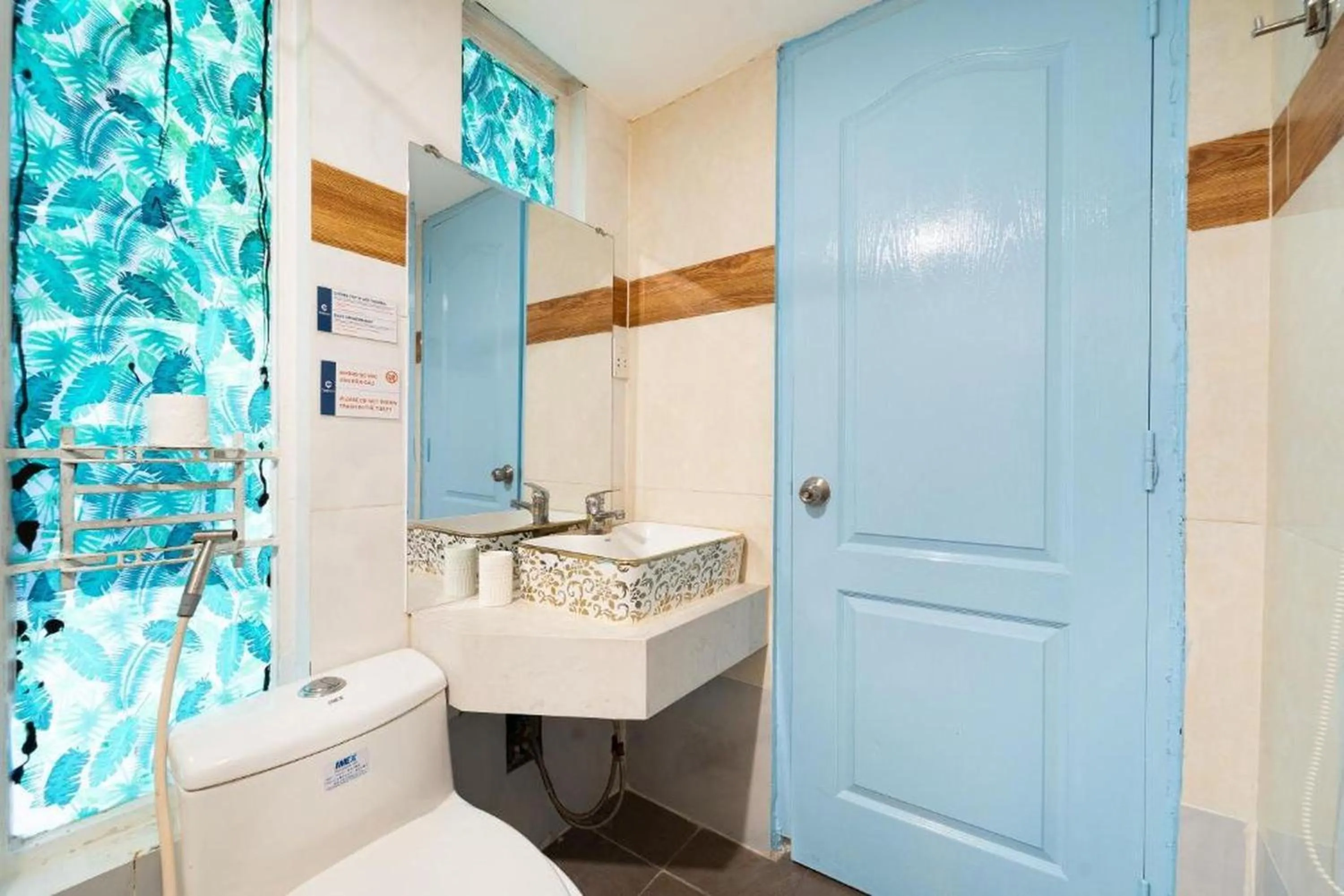 Bathroom in Joy Inn Hotel - Near T3 Terminal