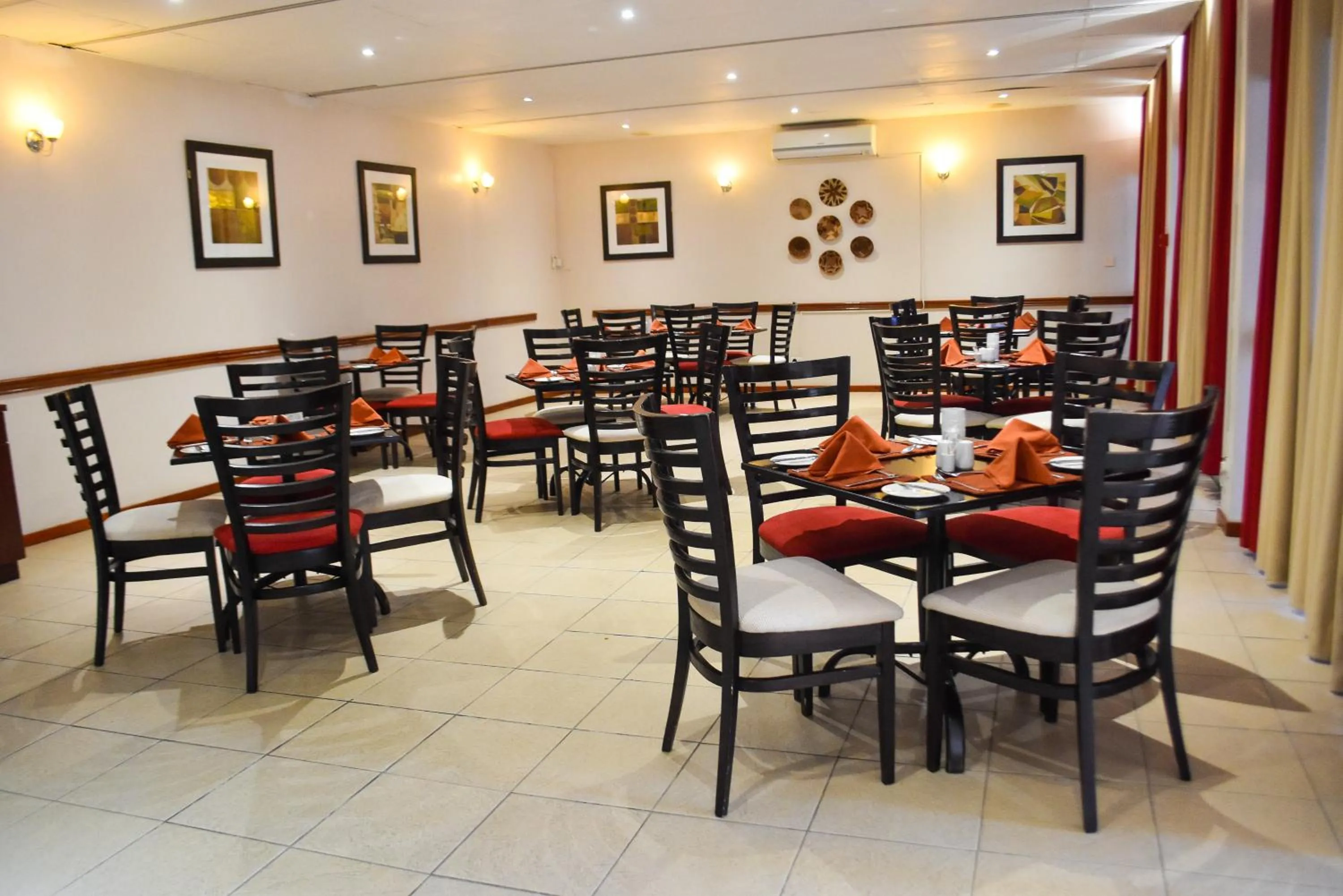 Restaurant/places to eat in Cresta Bosele Hotel