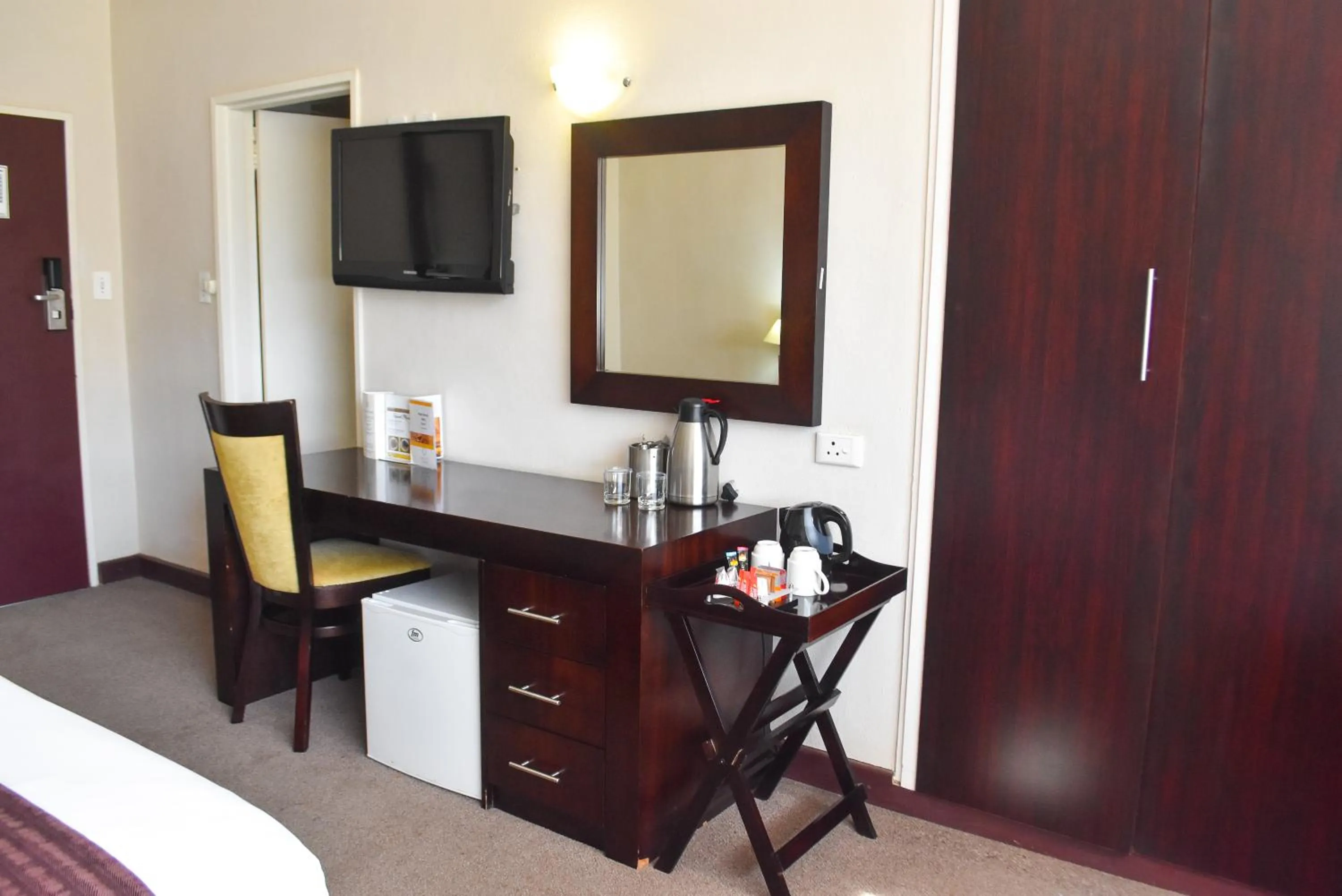 TV and multimedia, Bed in Cresta Bosele Hotel