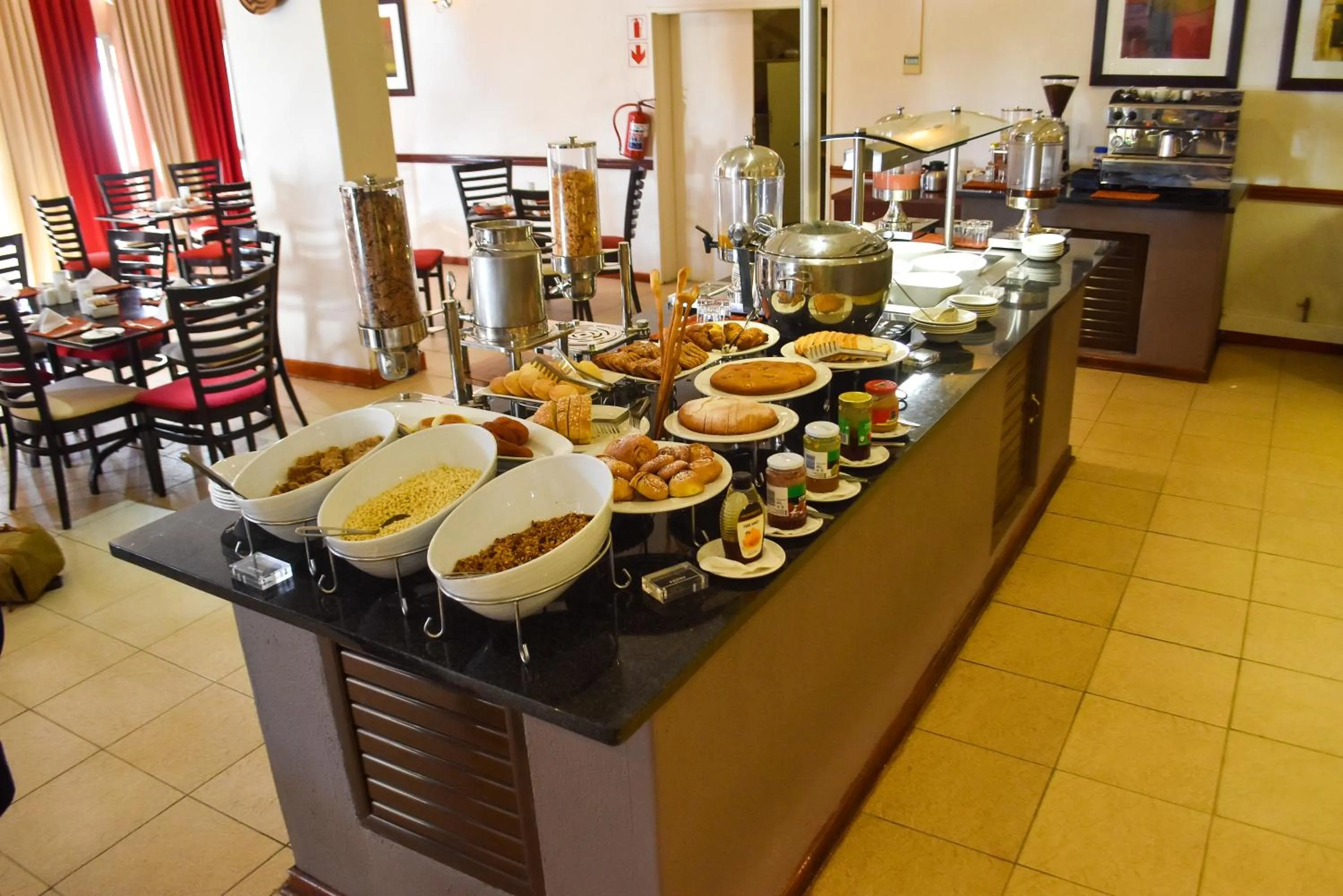 Restaurant/places to eat in Cresta Bosele Hotel