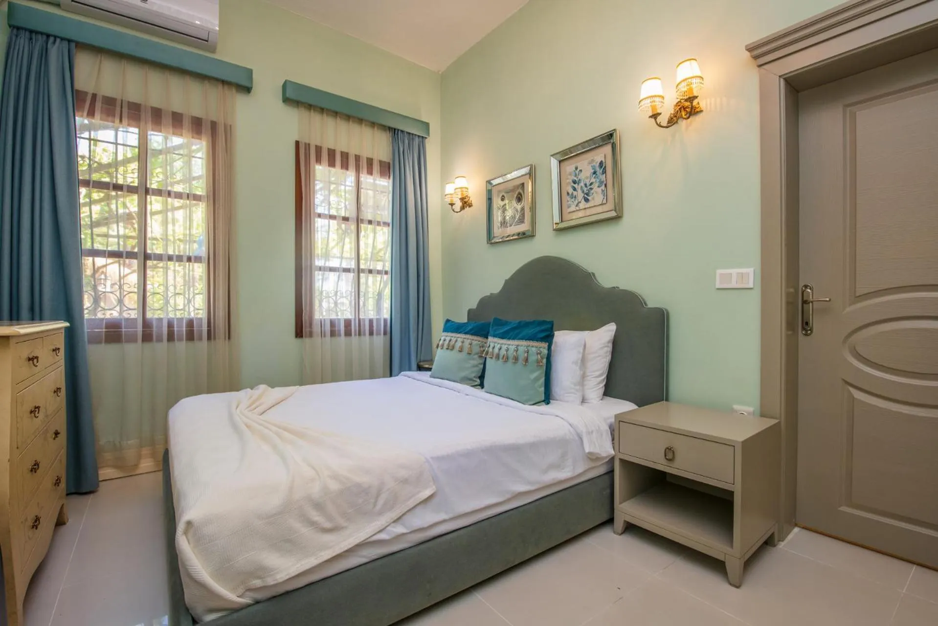 Photo of the whole room, Bed in Layla Gocek Adults only