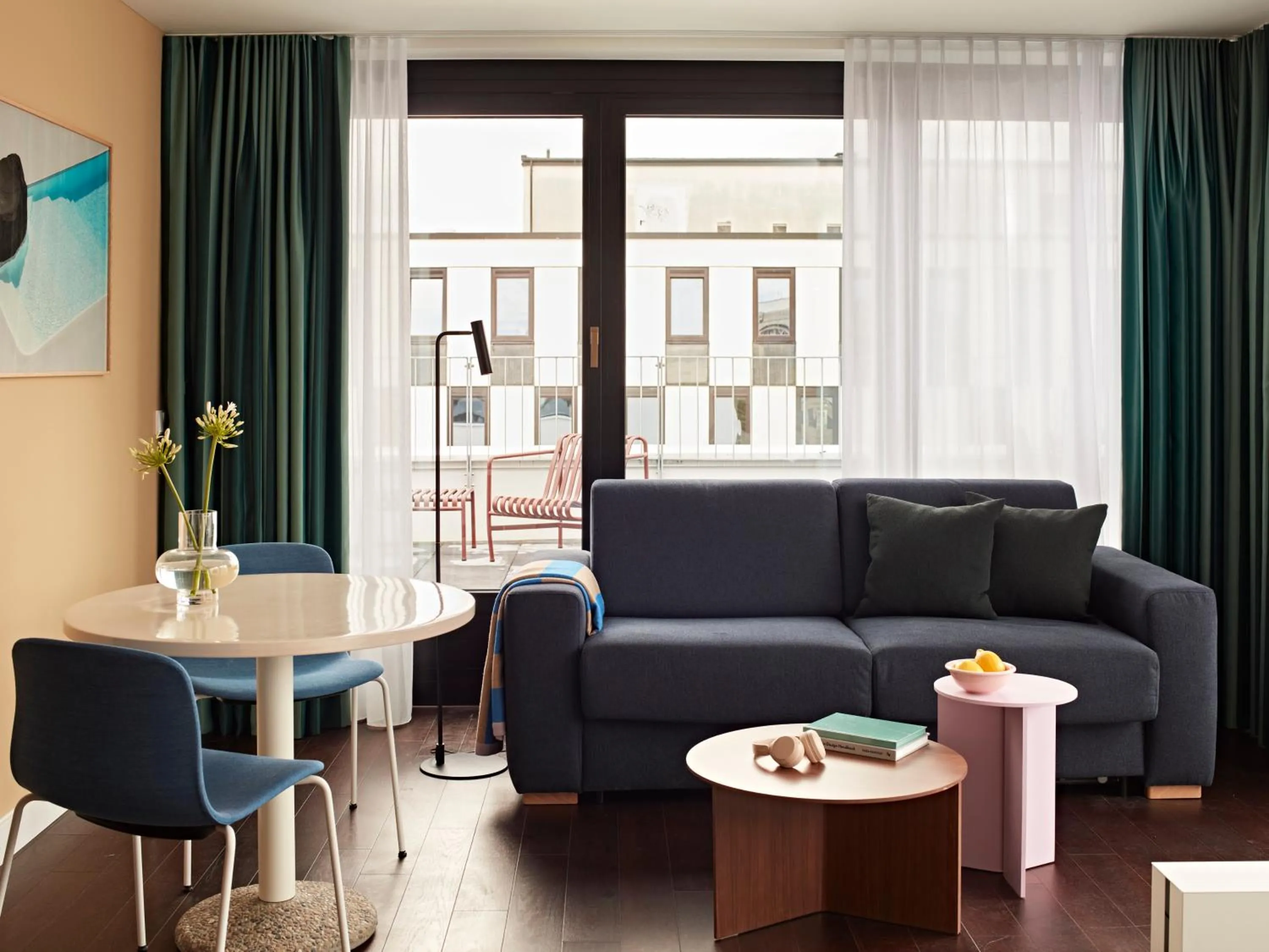  Large Studio with Kitchenette, Terrace and Sofa Bed in Numa Stuttgart Rotebühlplatz